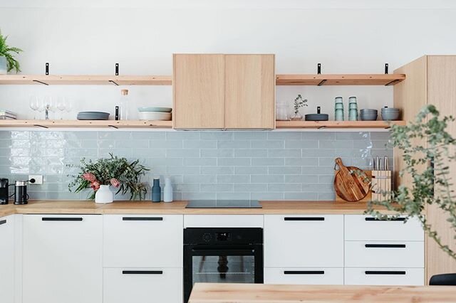 A communal kitchen/dining area just makes a holiday. Having everyone together prepping a meal, drinking and talking is what makes the memories. So glad we opened up the space of the kitchen to fit more people around the table. Swipe to see the before