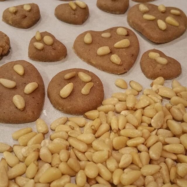 Flourless holiday spiced cookies with pine nuts, sweetened by organic maple syrup! 
100 % blanched almond flour,  pumpkin spice,  no dairy, no refined sugar,  guilt free 
#Almondflour#lowcarb#health#fat#omega3#highinfiber#freshbaked#gourmetcookie#glu
