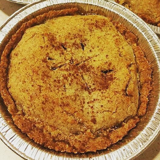 Flourless apple pie with almond crust , sweetened by organic honey ~ no add sugar , wheat free, dairy free , egg free ,  fresh picked apples ftom our yard,  super delicious ~
#Almondflour#lowcarb#health#fat#omega3#highinfiber#freshbaked#gourmetcookie
