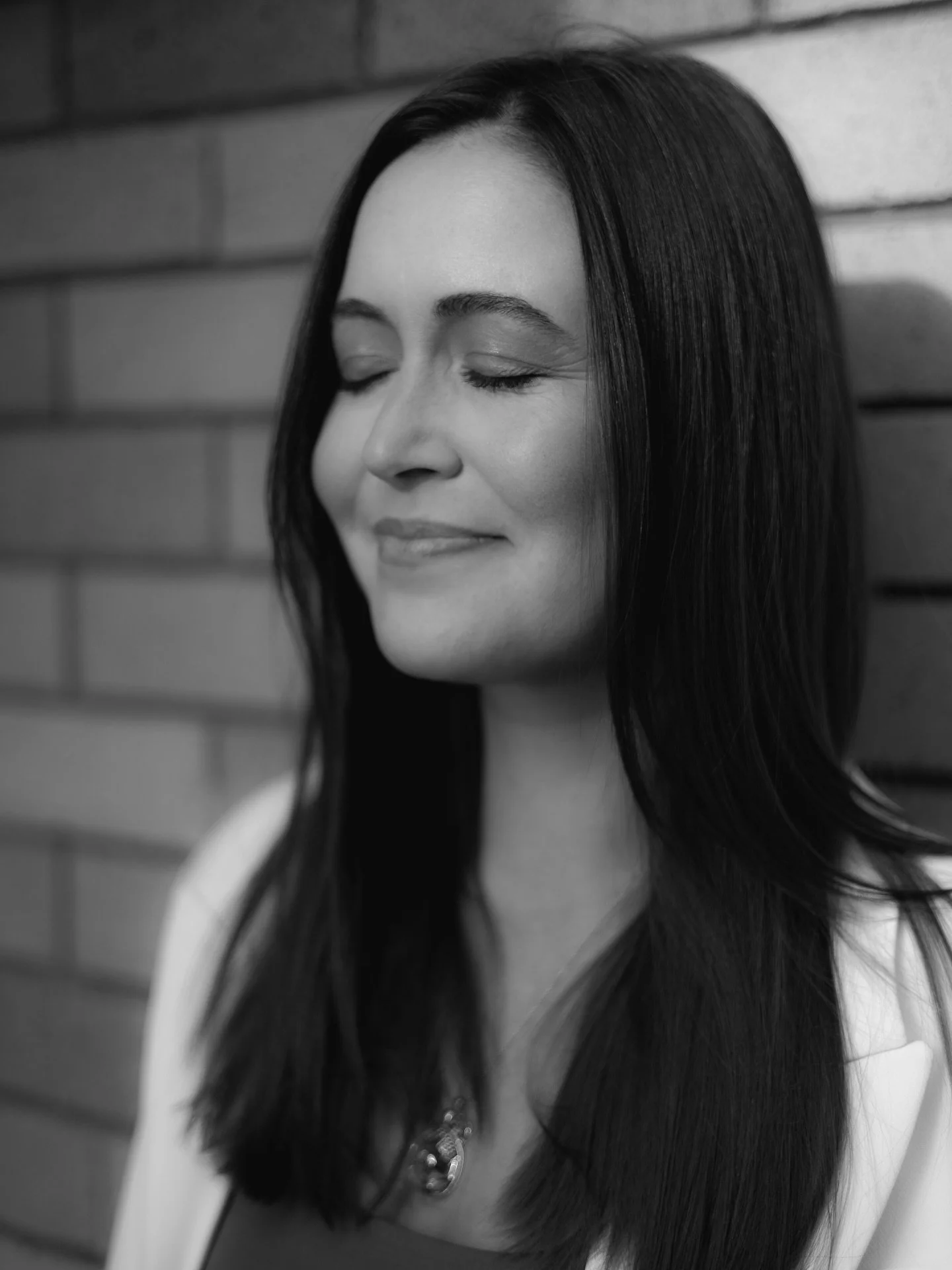 𝗬𝗼𝘂 𝗱𝗼𝗻&rsquo;𝘁 𝗵𝗮𝘃𝗲 𝘁𝗼 𝗰𝗵𝗼𝗼𝘀𝗲 𝗯𝗲𝘁𝘄𝗲𝗲𝗻 𝗸𝗶𝗻𝗱𝗻𝗲𝘀𝘀 𝗮𝗻𝗱 𝗵𝗼𝗻𝗲𝘀𝘁𝘆.⁣
⁣
So many women I work with have learned that keeping the peace matters more than telling the truth.⁣
⁣
They hold their tongue to avoid conflict