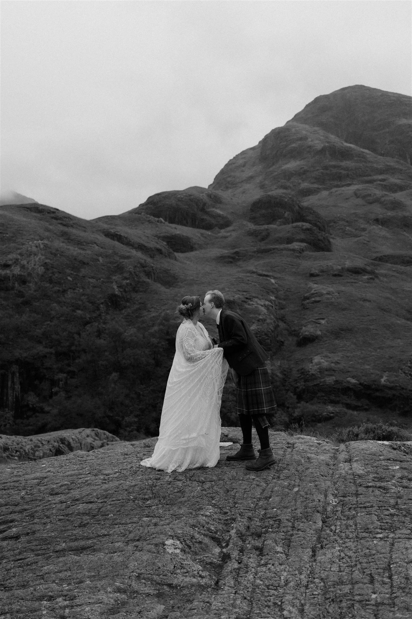 Glencoe Elopement Handfasting Ceremony 16.jpg