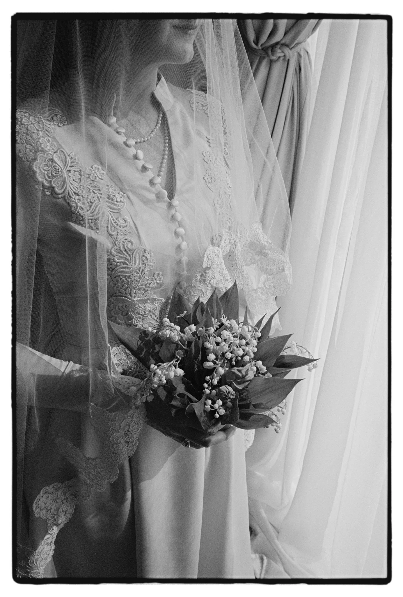 Bridal Prep at the Virgin Hotel Edinburgh 11.jpg