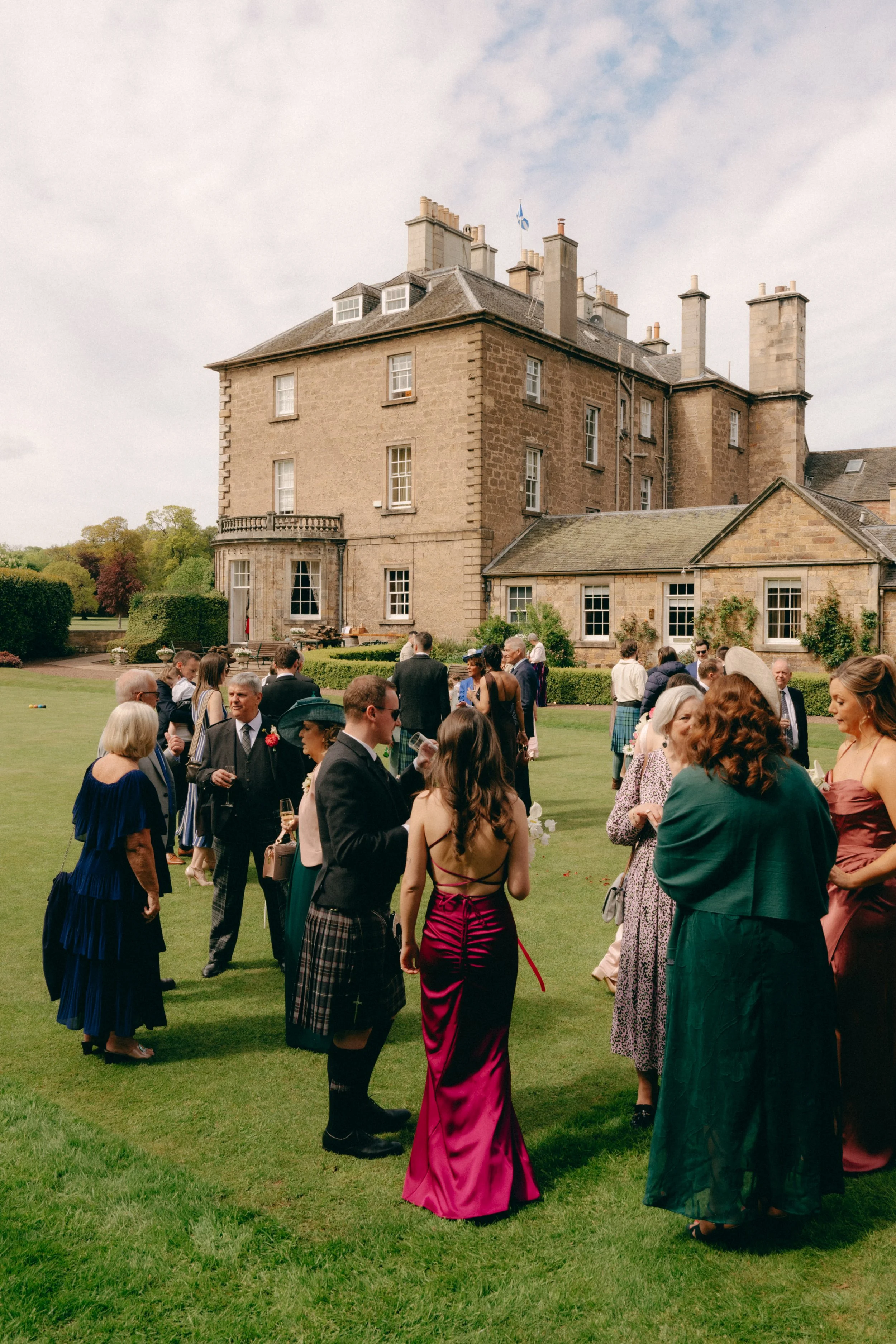 Outdoor Drinks Reception at Gilmerton House 4.jpg