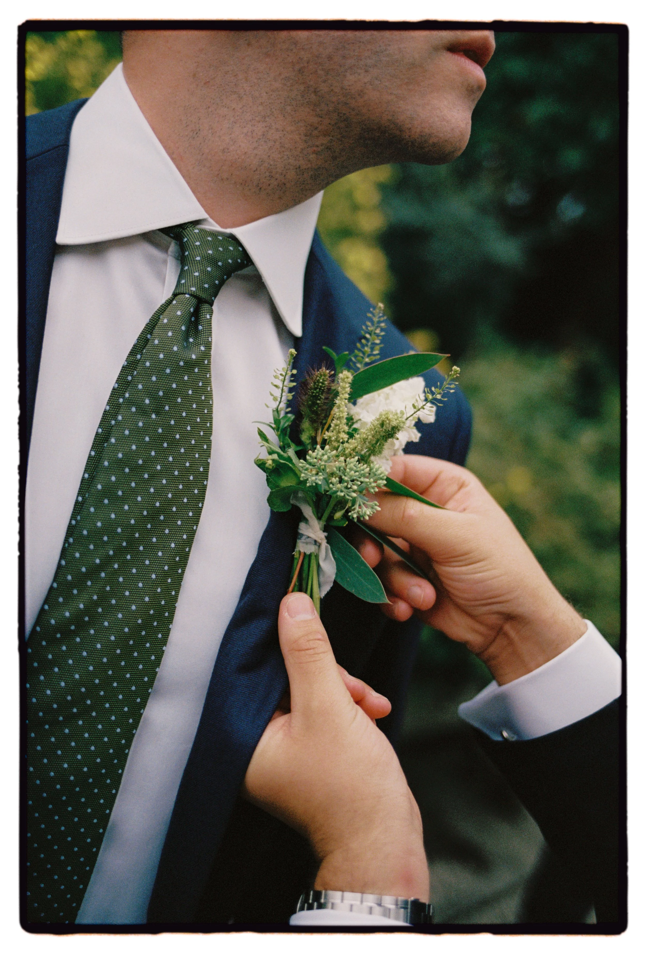 Groom Prep Photos in Alnmouth, Northumberland 16.jpg