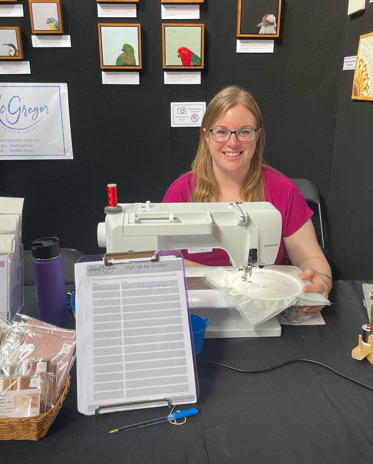 What a fantastic day! At the #australasianquiltconvention2023 I met so many familiar faces and a whole lot of lovely new ones! 

Thank you to everyone who stopped by, it was so enjoyable talking about sewing 🧵and birds 🦉and sewing birds 🧵🦉with ev