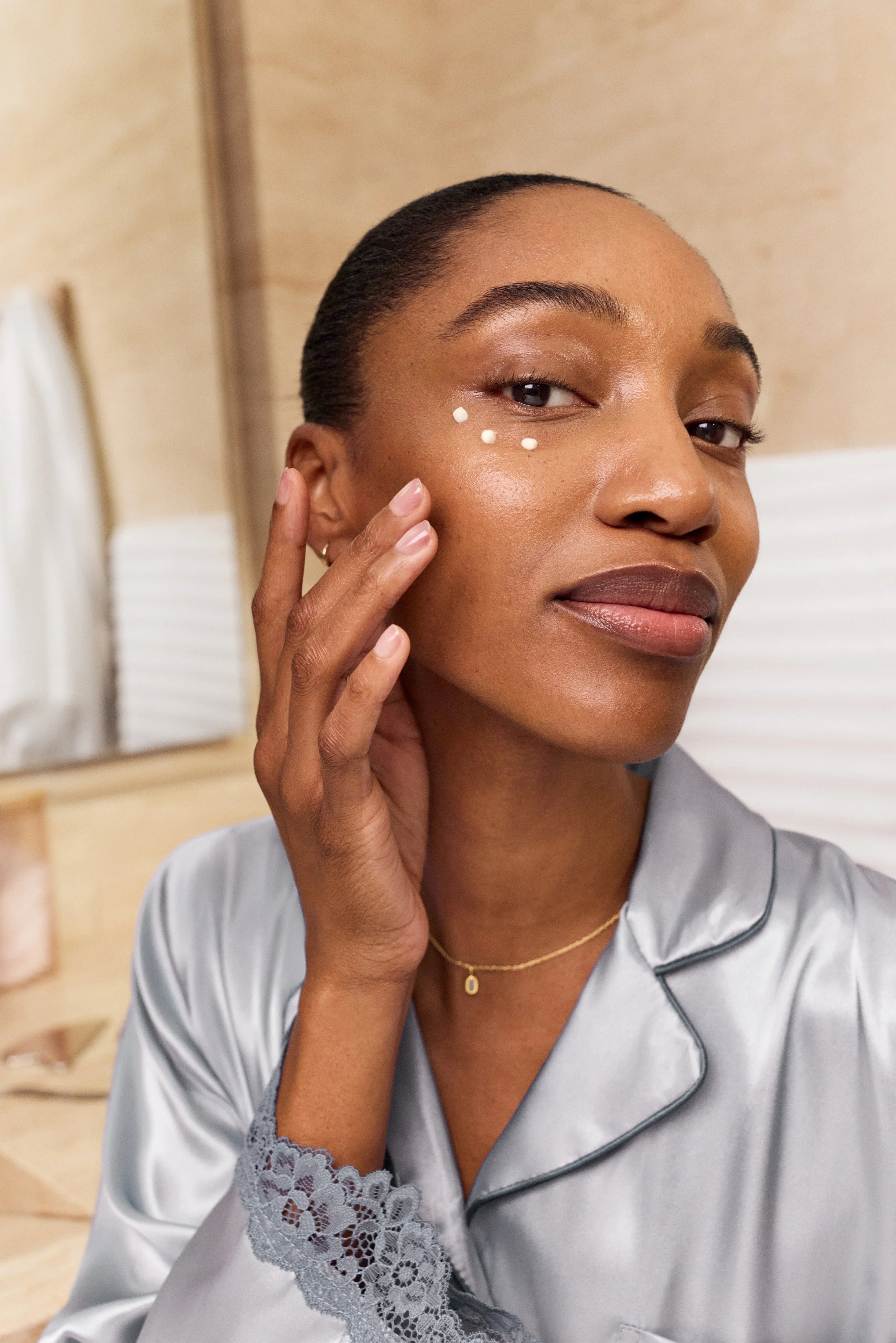 2026-04-09_april-skin-vibes_beauty_treatments-application_us-can-kohls_300DPI 1.jpg