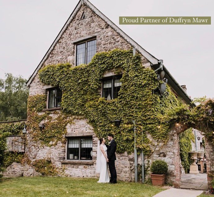 We are delighted to announce that we are now the proud Drinks Package Provider for @duffryn_mawr a brand new beautiful wedding venue in the heart of Monmouthshire. ❤️
.
Reception Drinks, Wedding Breakfast Wine or even a Cocktail Hour - we&rsquo;ve go