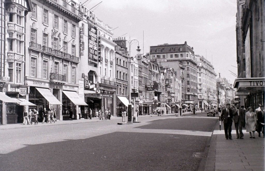 Strand-London-1-August-1955-Allan-Hailstone-1024x663.jpg