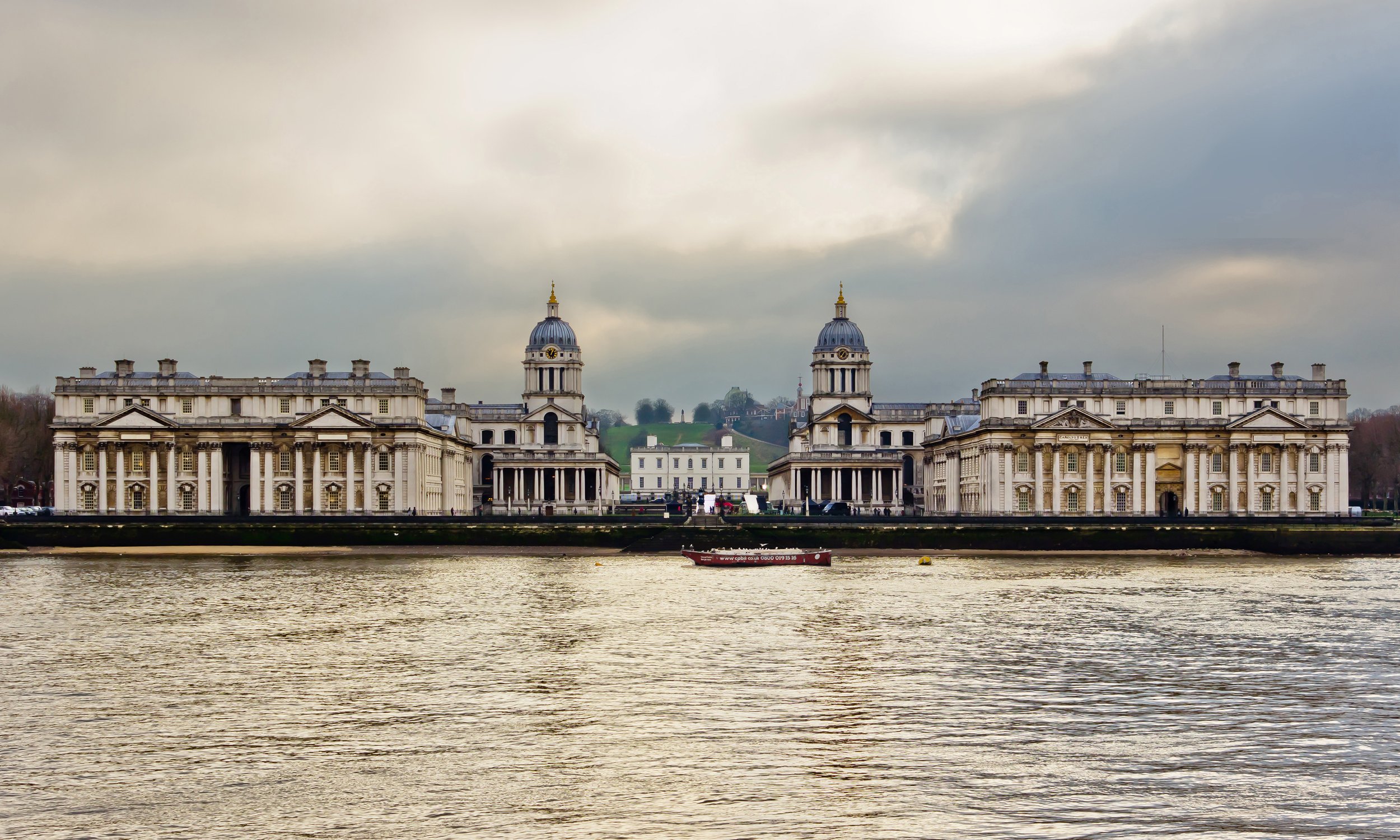 Royal_Naval_College_Greenwich_view_from_the_Thames.jpg