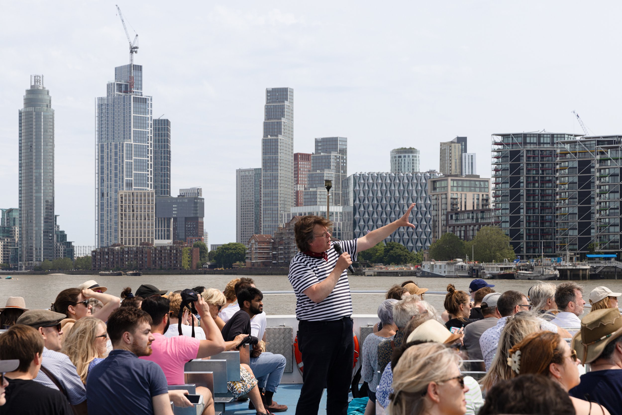 Architecture on the Thames boat tour central