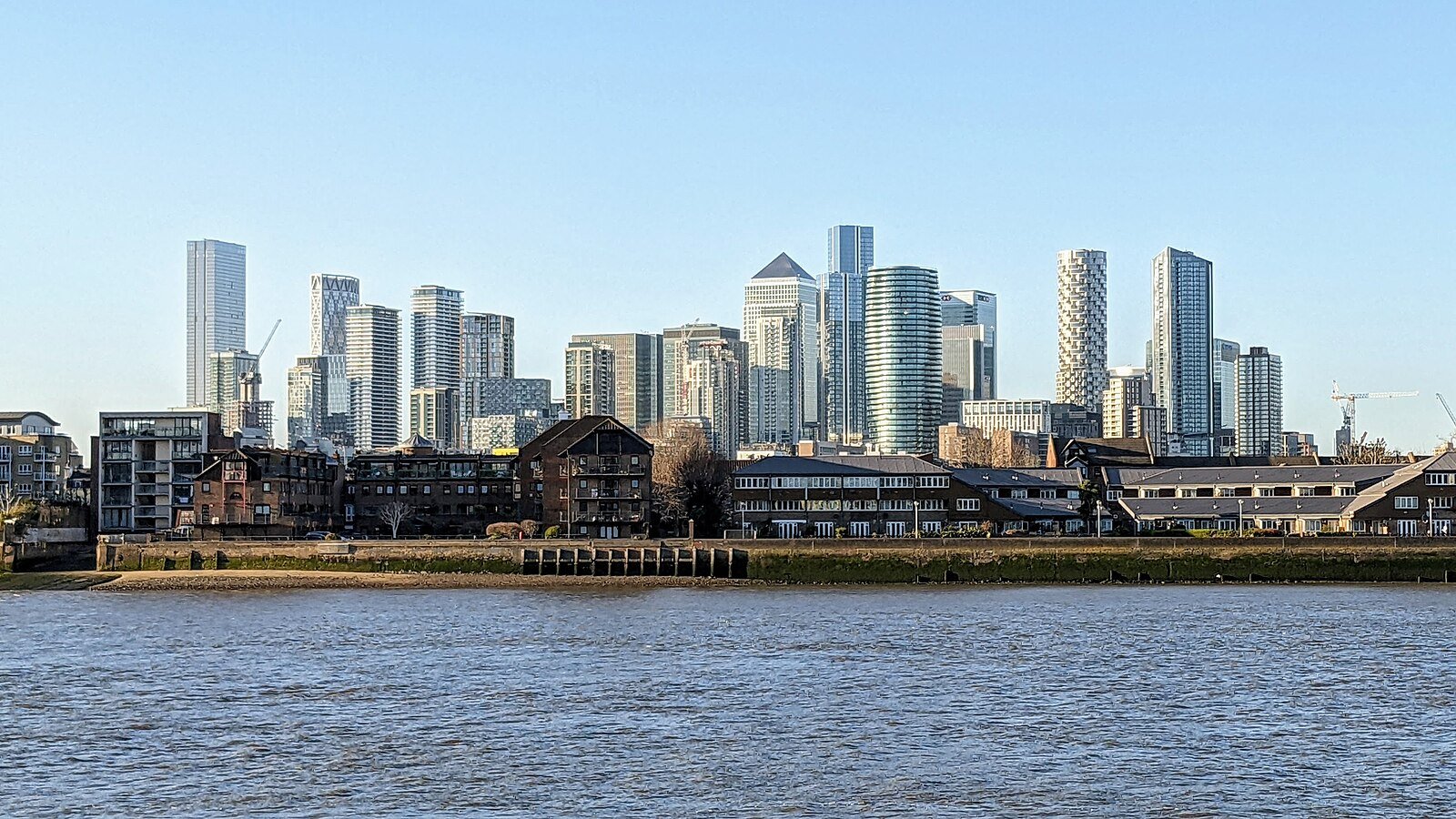 Canary_Wharf_from_Greenwich_riverside_2022-03-18.jpg