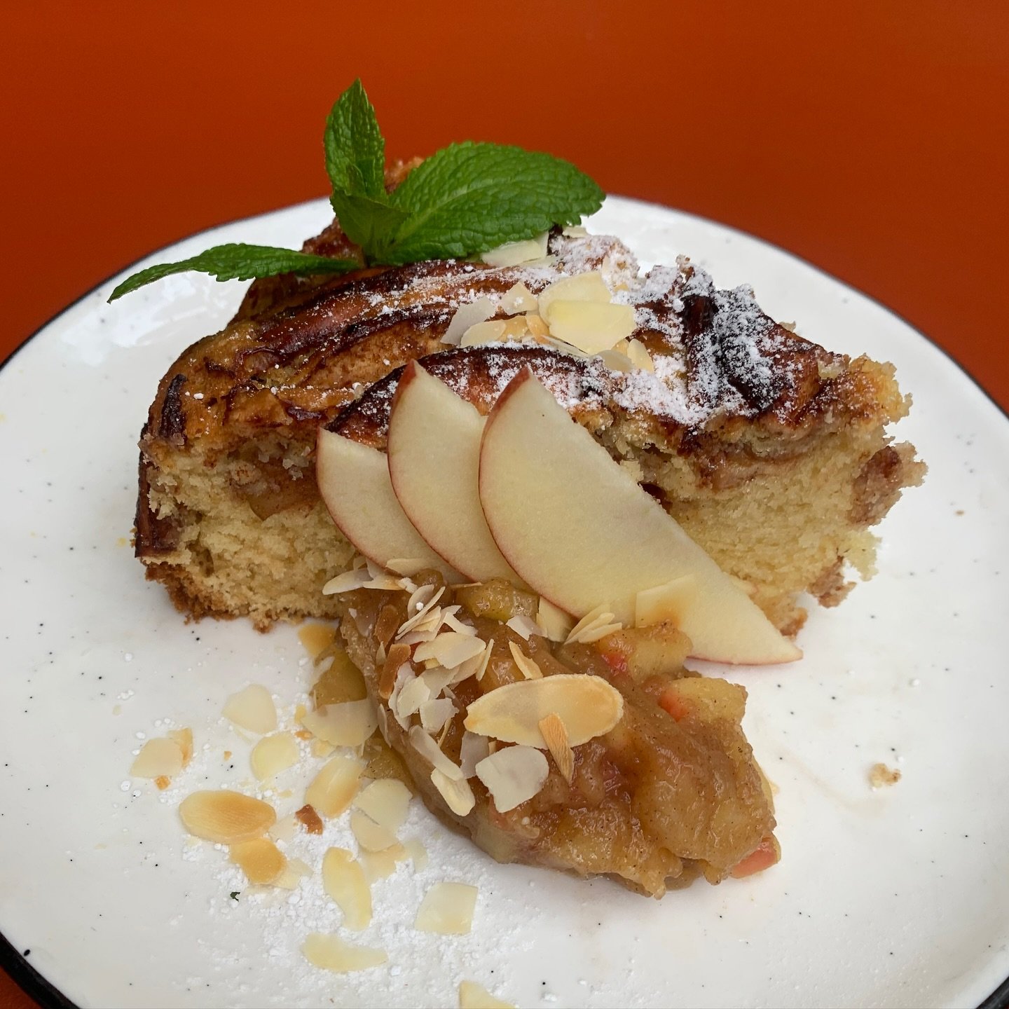 Norwegian apple cake with rum spiced apple sauce🍎🥮🍁A nostalgic treat perfect with a cup of coffee ☕️