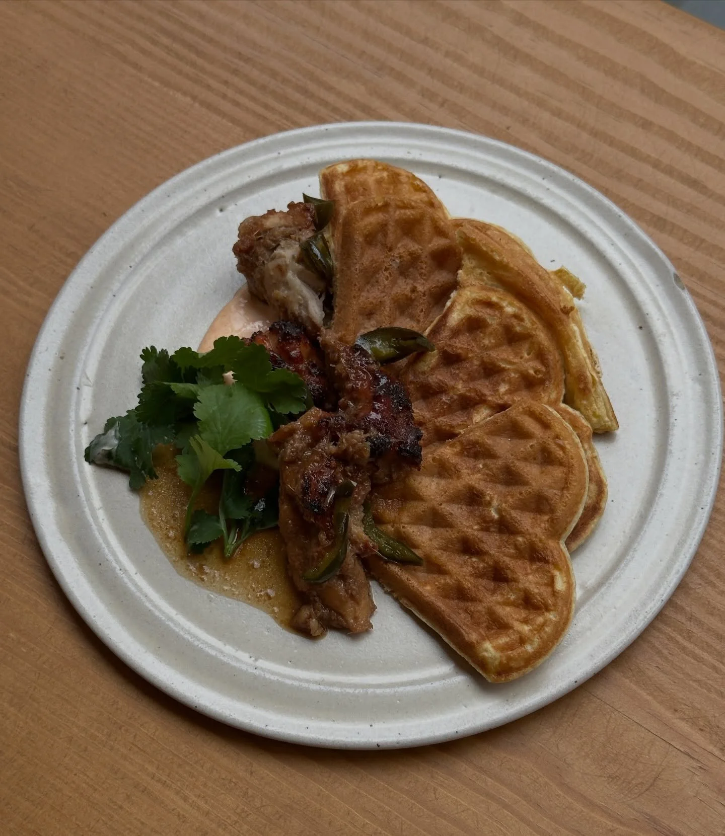 Asian glazed crispy chicken waffles with candied jalape&ntilde;o and chili mayonaise 🧇🍯🍗🤎 Can&rsquo;t get better than this 🤤