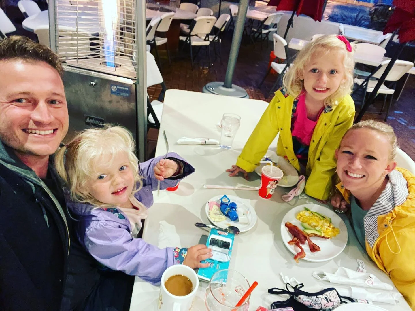 When you&rsquo;re stuck in traffic, sometimes you just have to pull over to have breakfast for dinner and dance like no one&rsquo;s watching. 🙃👨&zwj;👩&zwj;👧&zwj;👧💕