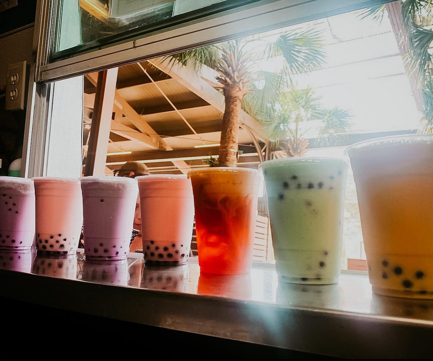 Boba Tea from @esaanthai on a Tuesday. ✨

🍴EAT WITH US⁣
11-9⁣
⁣
🍹DRINK WITH US⁣
11-'til

🌱HAPPY HOUR
3-6 Monday-Friday