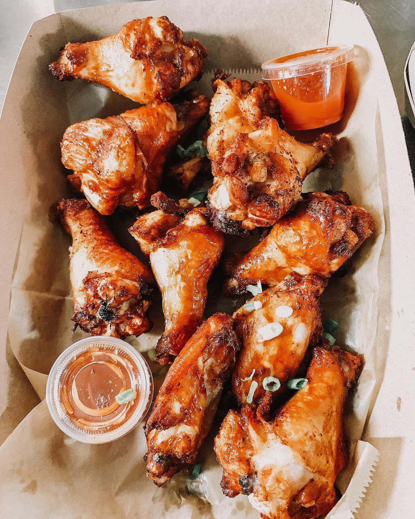 WING WEDNESDAY 🍗

Every Wednesday the folks at @esaanthai sling 75 cent wings with the sauce of your choice, and they're seriously the best wings in #downtownpensacola. Come get you some! ⁣Esaan is open until 4pm today. 
⁣
*minimum 4 wings per order