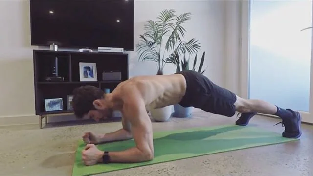 💥CORE CHALLENGE💥 Tag me in your story and lemme see what you got! I don&rsquo;t care how fast you can perform these exercises. I wanna see stable and controlled movements with an emphasis on time under tension. Here we go!

1. Side plank rotations 