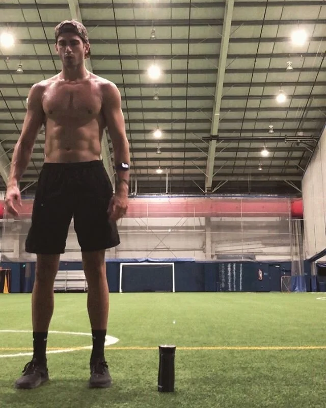 TABATA CHALLENGE 🔥😅 Perform these 5 exercises 20 seconds on, 10 seconds off, 2x through. Great way to finish a cardio/conditioning workout 💪🏼 Tag me in your posts! Go get it! .
.
.
1. 4 high knees to 2 pushups 
2. Ninja squat to knee tuck
3. Ice 