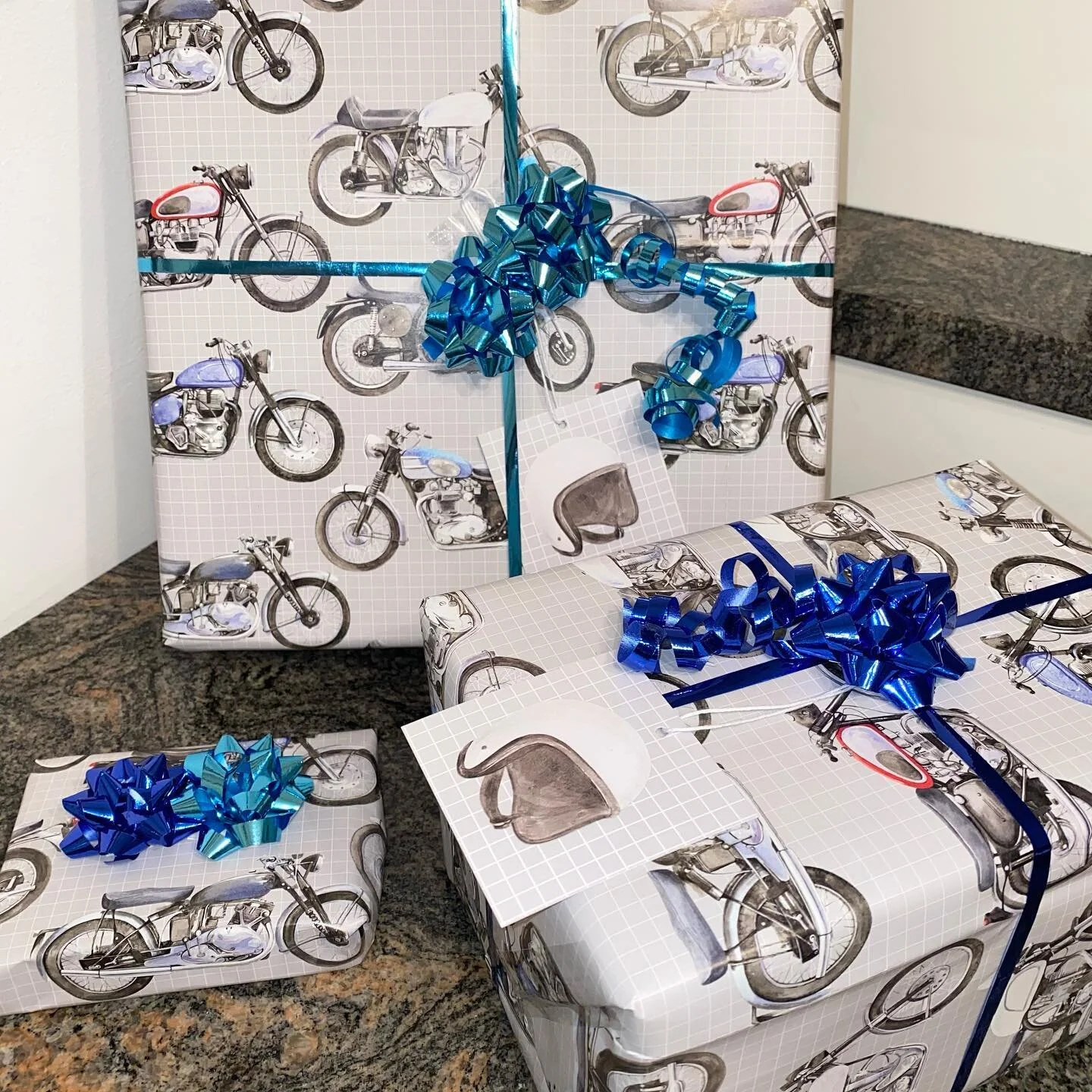 Bundle fit for a Motorcycle lover 🏍✨ Perfectly fitting presents &amp; paper if we do say so ourselves ✨ #giftsforher #giftsforhim #personalshopper #gifting #giftit #wrapit #mothersday #birthday #sendasmile #sendmorethanacard #lockdown #wepresent #be