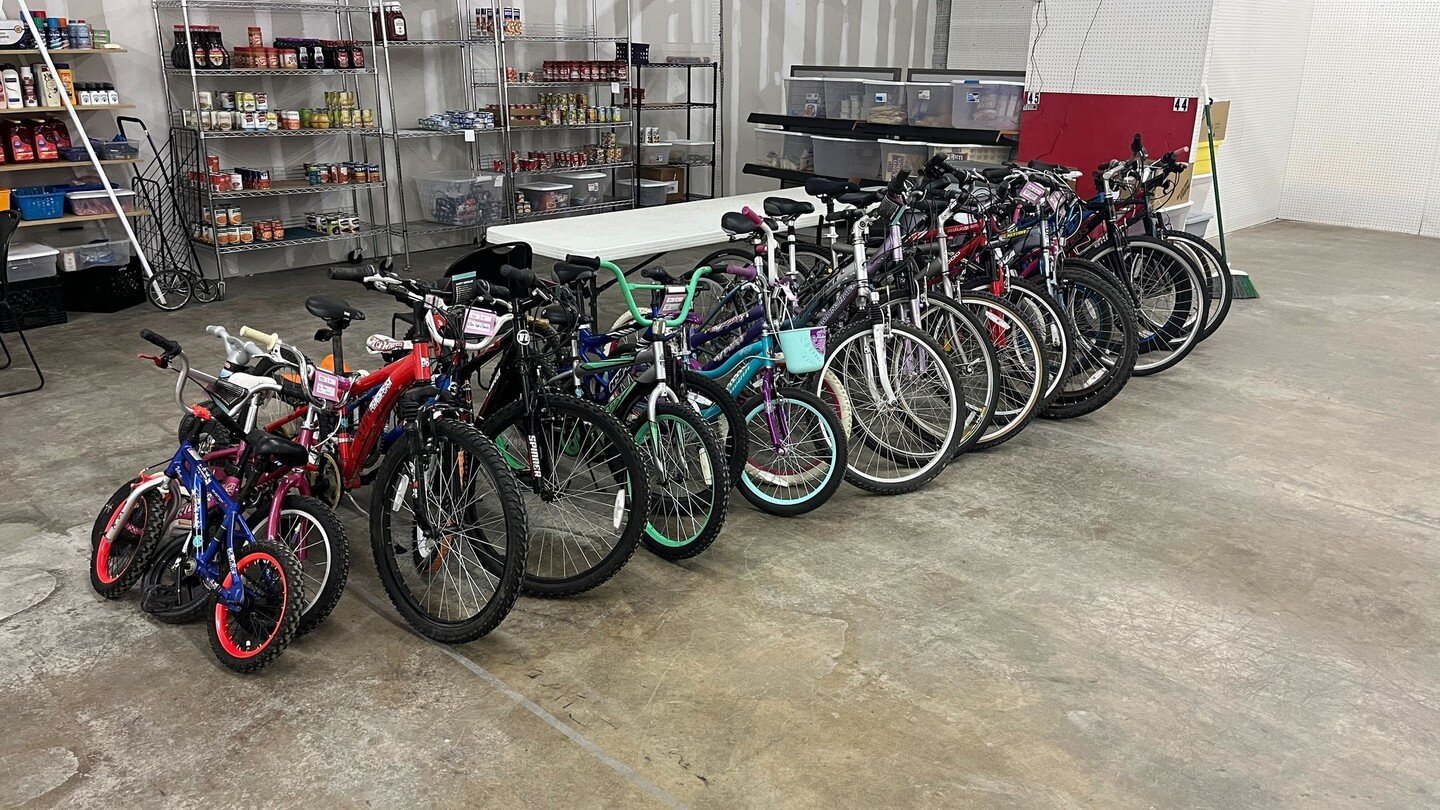 We were so excited to meet back up with one of our oldest partners, The Epicenter at Edgewood, to hand off 20 refurbished bikes! The Epicenter works closely with local families on all kinds of initiatives (including the JAMSQUAD summer STEM camp) and