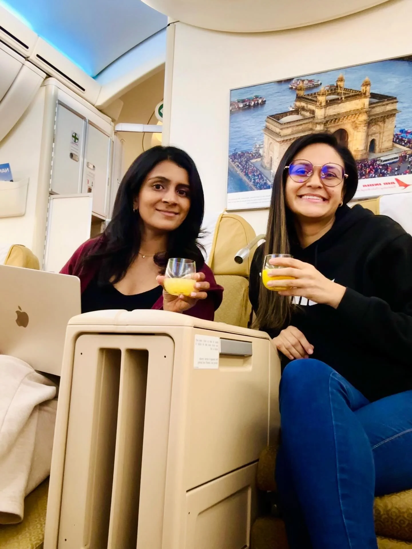 March highlights 

1. From class to ✈️ in 24 hours 
2. God is an artist
3. Only from the heart can you touch the sky - Rumi
4. Mondays with the best
5. @yogawithmiti in her element 
6. Me in mine
7. Sikh twins at Kew Gardens
8. Birthday celebrations 