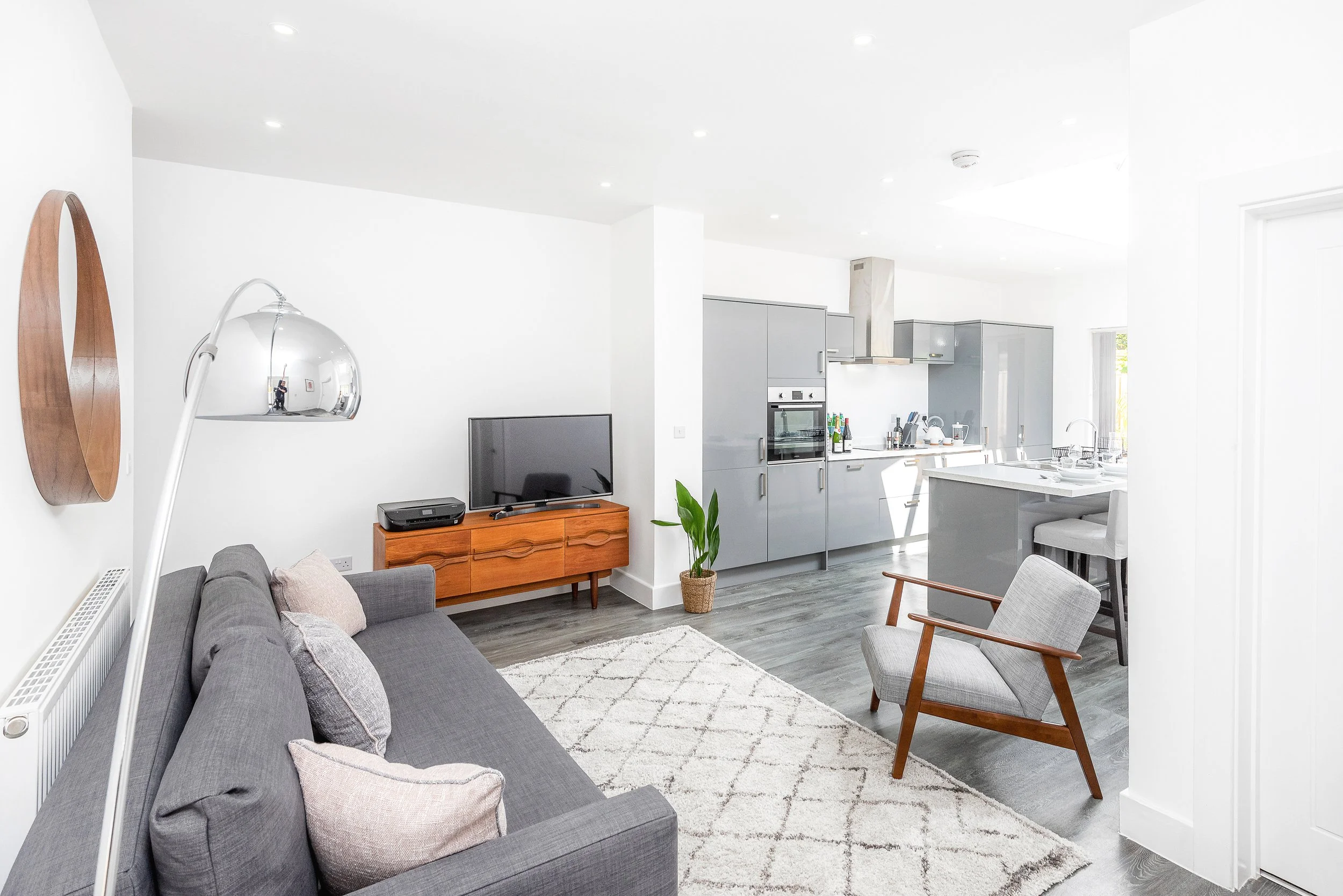 Why Film Production Teams Are Choosing Serviced Apartments Over Hotels