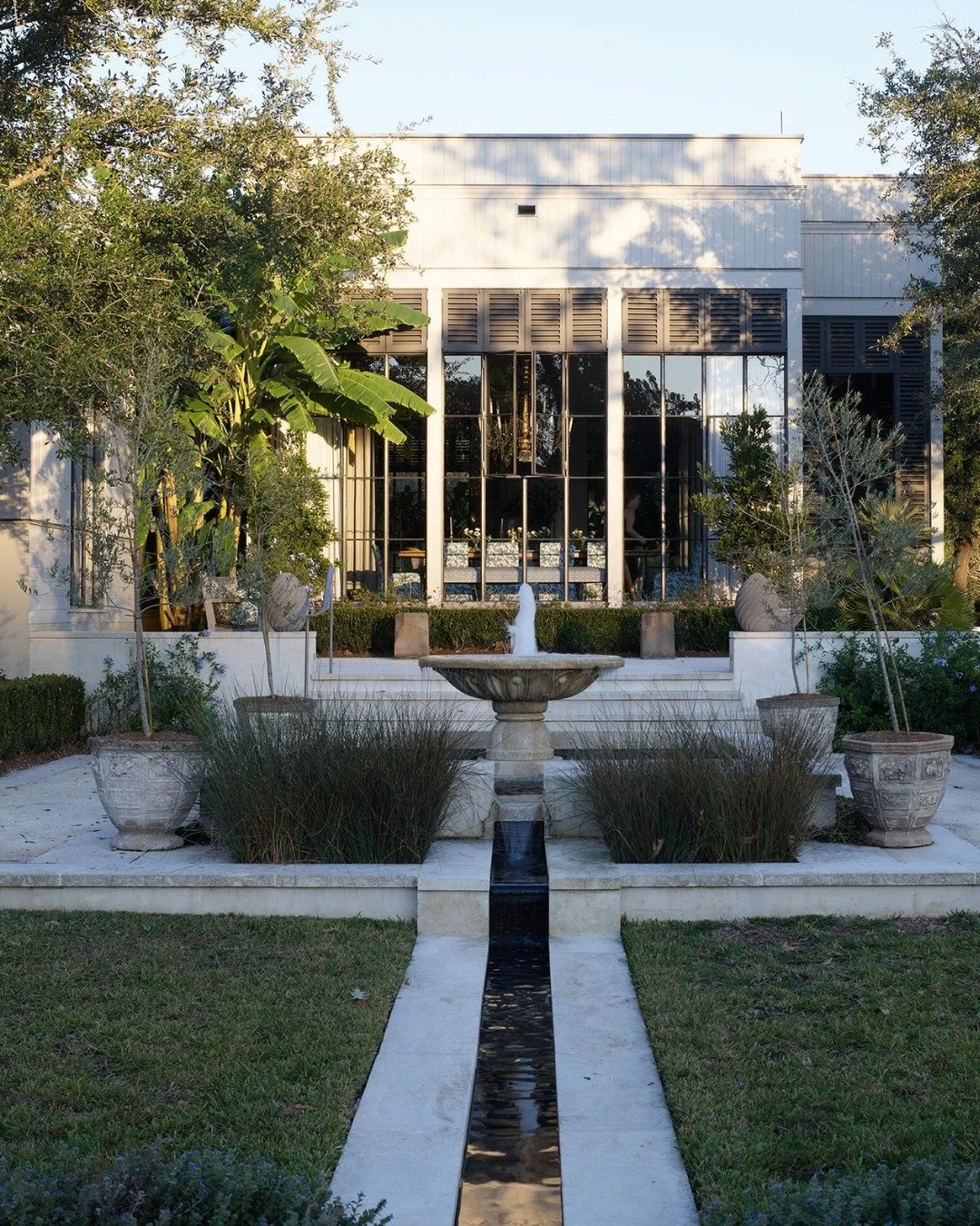 Today is a beautiful day for the @southerngardensymposium tour of the home & gardens of our Havenwood project in St. Francisville, Louisiana!
.
We look forward to seeing you at this afternoon's workshop with @ryancole_landscape to explore 'The Ga