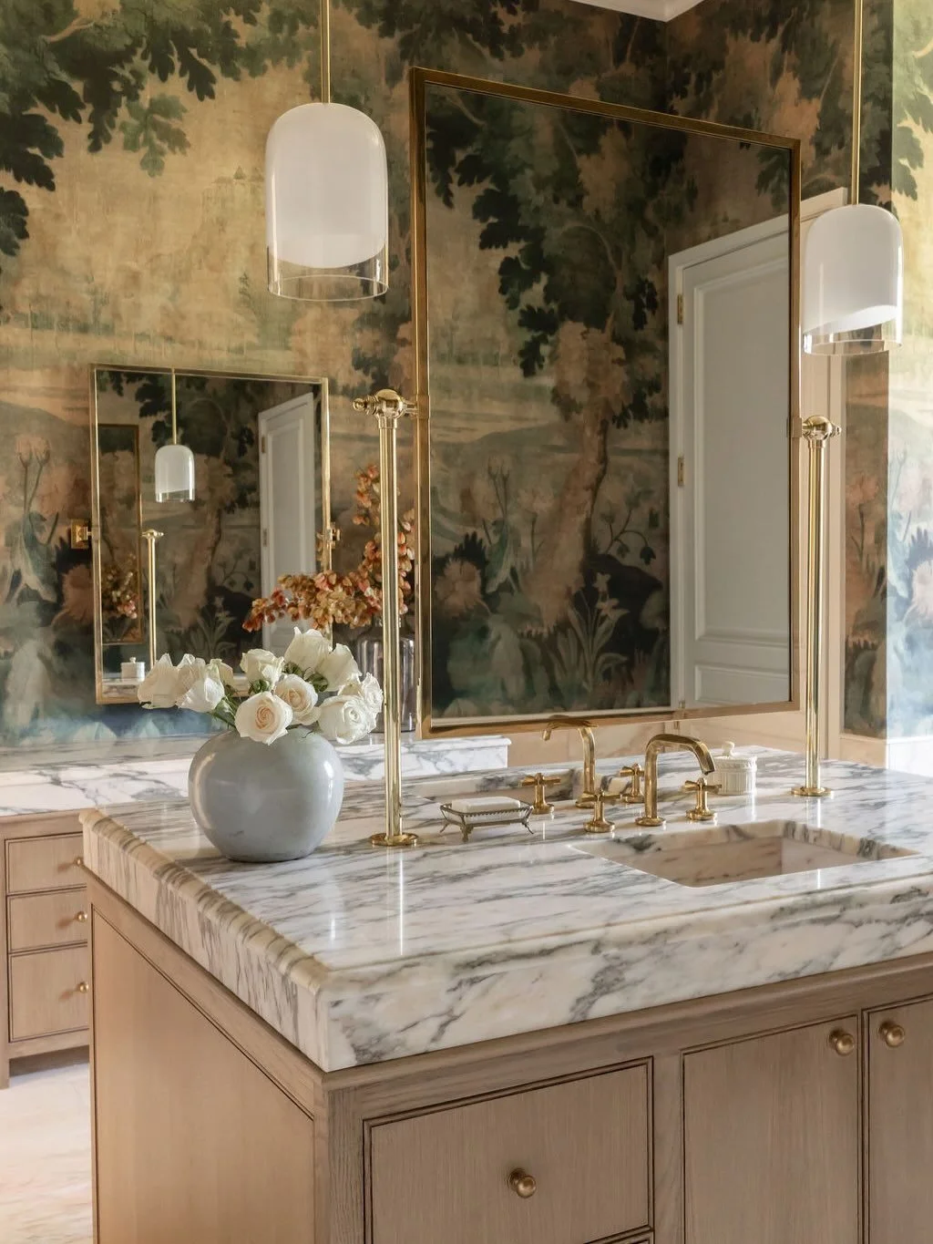 "There is nothing better than having a client who dreams big with you!! So proud of this one. The perfect balance of timelessness and a little risk that paid off so beautifully. Thank you to everyone who helped bring the vision to life" - @