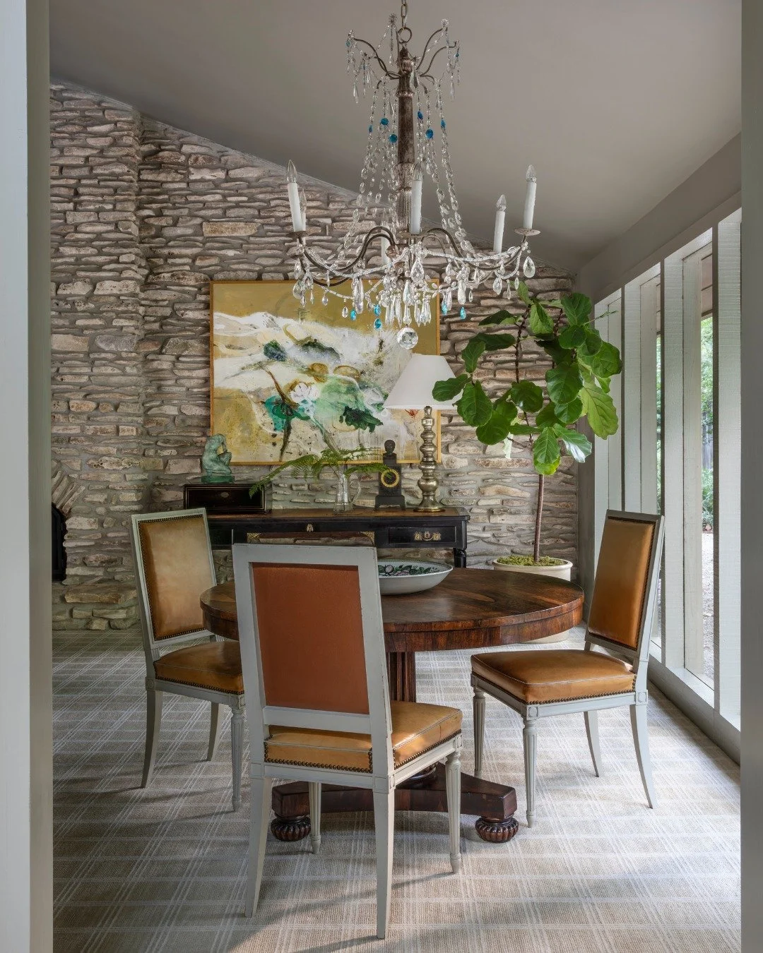 Stacked with organic textures, this multifunctional Living Room is overflowing with natural light &amp; antique details to create an adaptable space for both work &amp; leisure!
.
Interior: @laurarolandinteriors
Photography: @jmarquephoto
.
An Italia