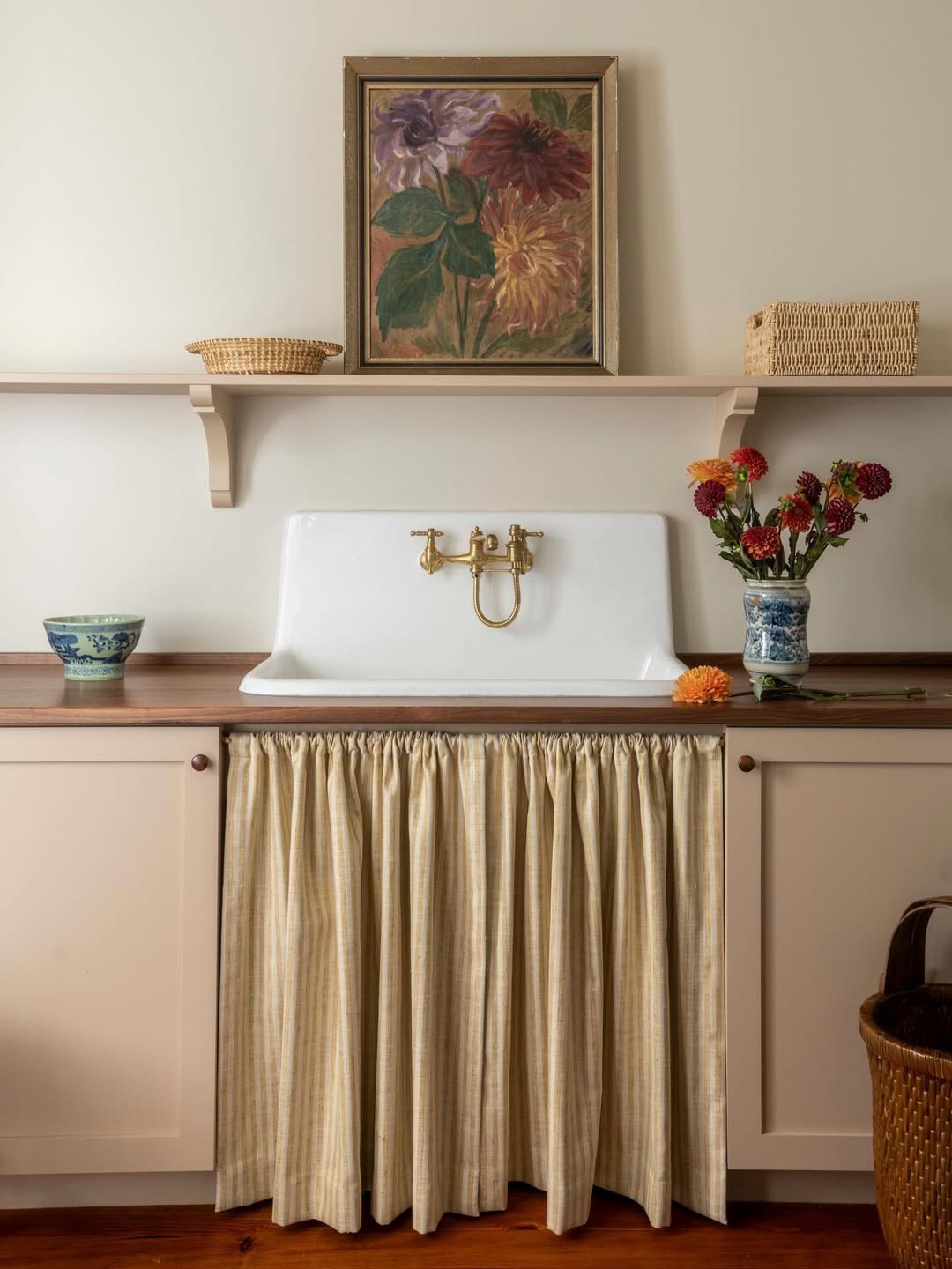 Sweet &amp; simple laundry fitting for a Garden District renovation with touches of antique details &amp; a lovely floral painting from our collection!
.
Interior Design: @logankilleninteriors 
Architecture: @zangarapartners 
Contractor: @entablature