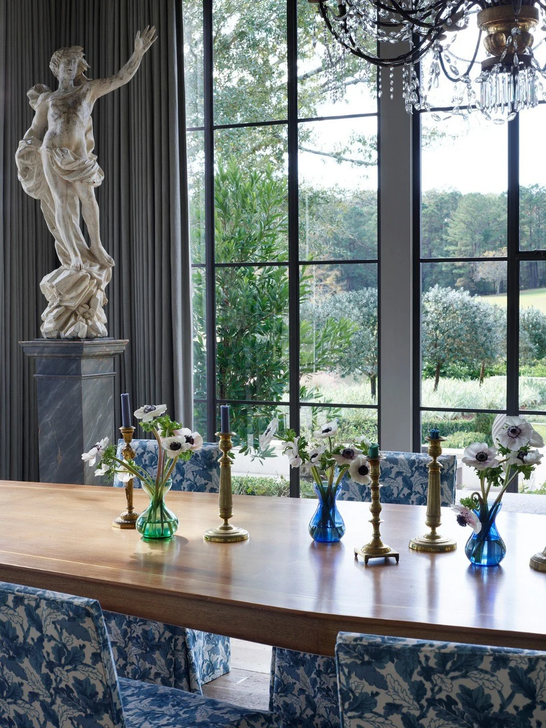 Antique accessories meets everyday living in the sunlit dining room of Havenwood, layered with a collection of brass candlesticks &amp; fresh flowers in hand rolled hyacinth vases for a pop of color to compliment the view!
.
Photography: @simonuptonp