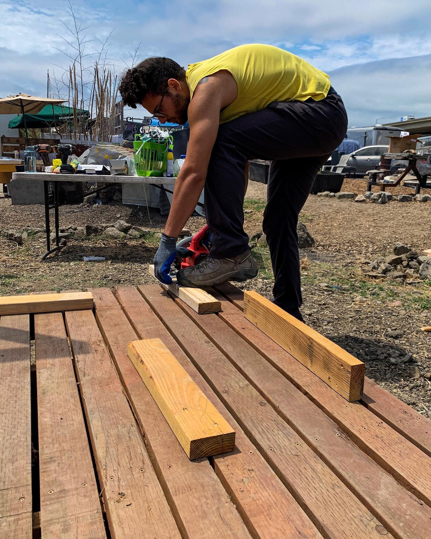 📣Call for Volunteers!! 

🏠This Saturday and Sunday 11a-5p we will be working on the roof and sheetrock for Tiny Home 13. We&rsquo;d love for you to join us!

👉Tap the Link in Bio to signup! 

DM us with any questions💚