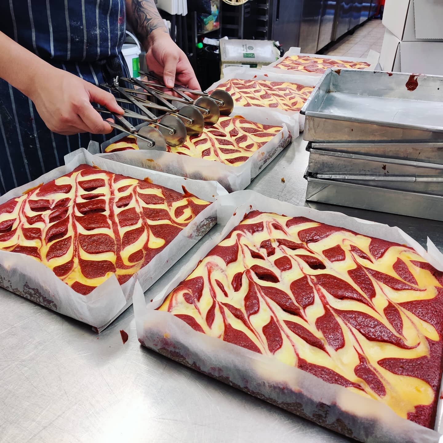 Slowly but surely returning to some new kind of normality. And these red velvet blondie cheeseckaes are certainly helping to bring some comfort!

#staysafe and we will return soon to @scfoodmarket