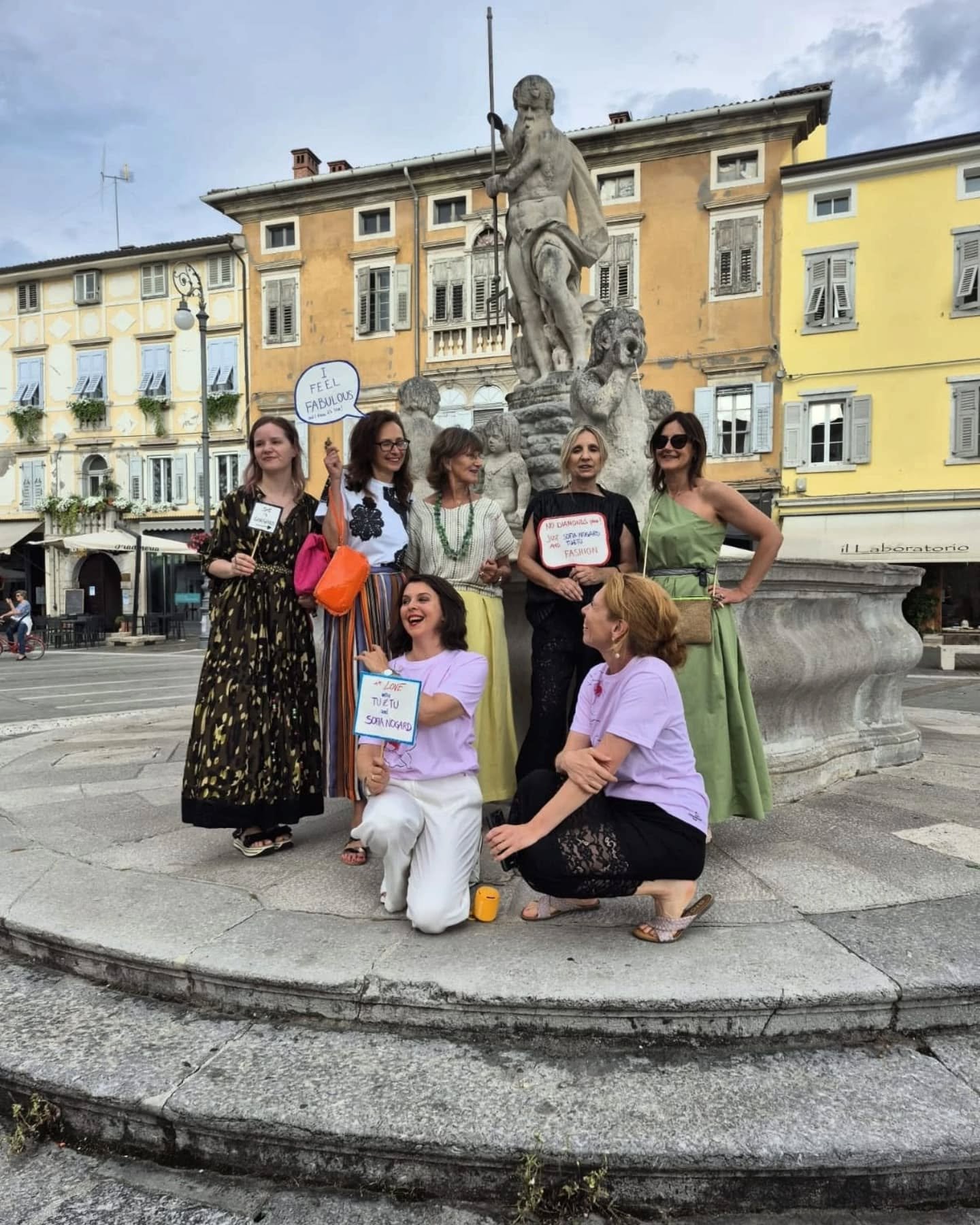 Moda, ki povezuje in navdu&scaron;uje!🍦👠
.. 
Dva dneva mode brez meja🇮🇹🇸🇮
.. 
🌺Borderless&amp; Fabulous🌺
.. 
Ko te v Gorico /IT povabi čudovita italijanska kolegica Roberta (@tuetu_ecofashion 💫), ve&scaron;, da bo moda govorila vse jezike &n