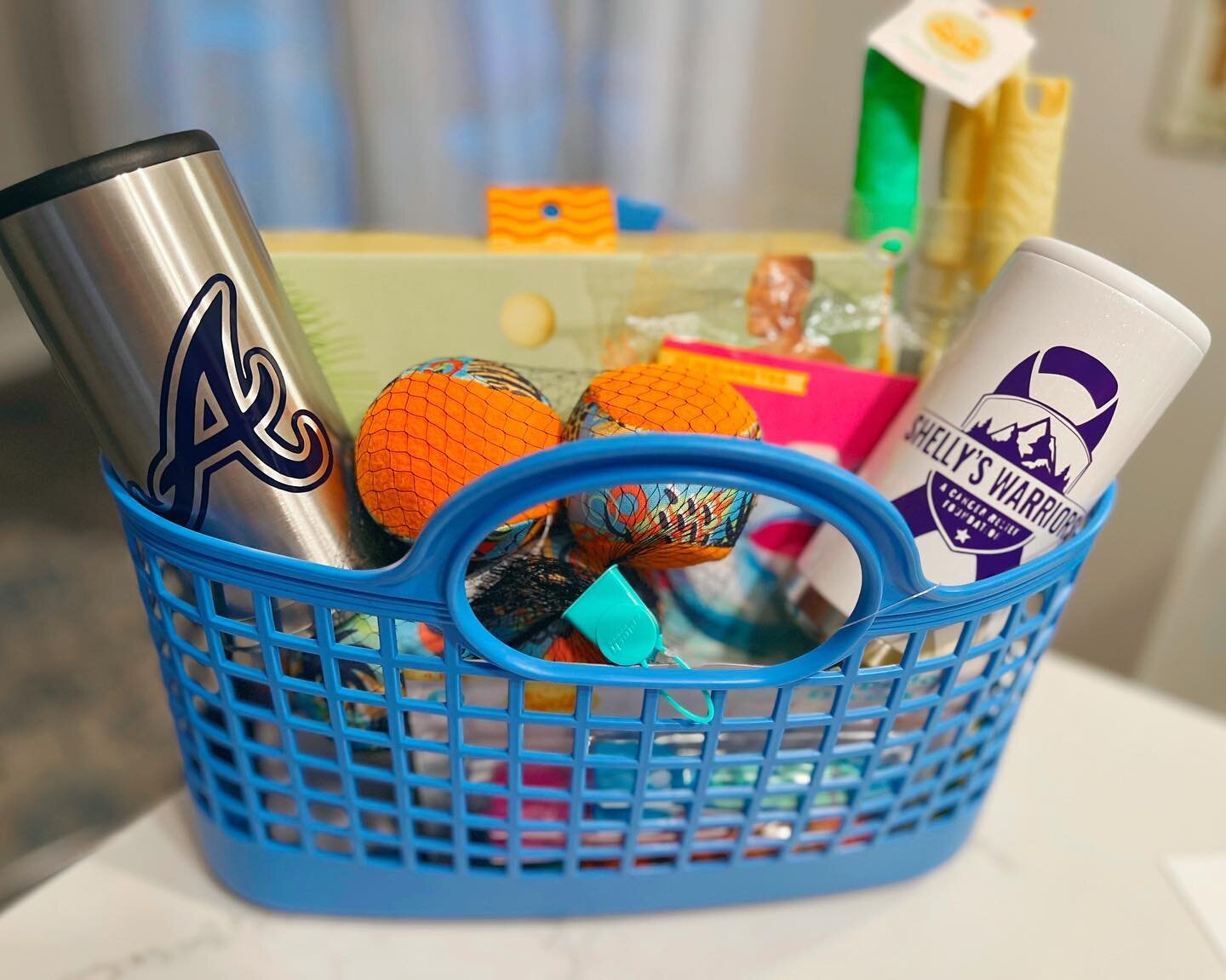 Gift Basket Goelz 🌊 
Anyone else love a gift basket?! Add a personal touch to any gift by adding a Gift Goelz original!

#giftbasket #personalizedgifts #customkoozies #skinnycancooler #cricutmade #gifting