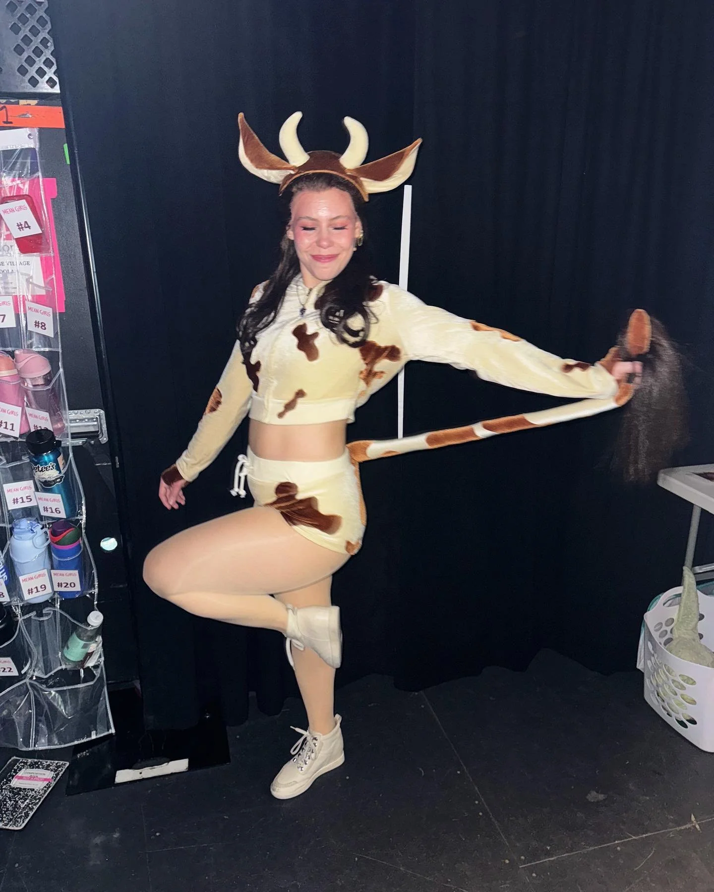I&rsquo;m a sexy cow&hellip;DUH 

HAPPY HALLOWEEN FROM MEAN GIRLS!!🎃👻💀👽💅🏻🩷✨🍭🍬