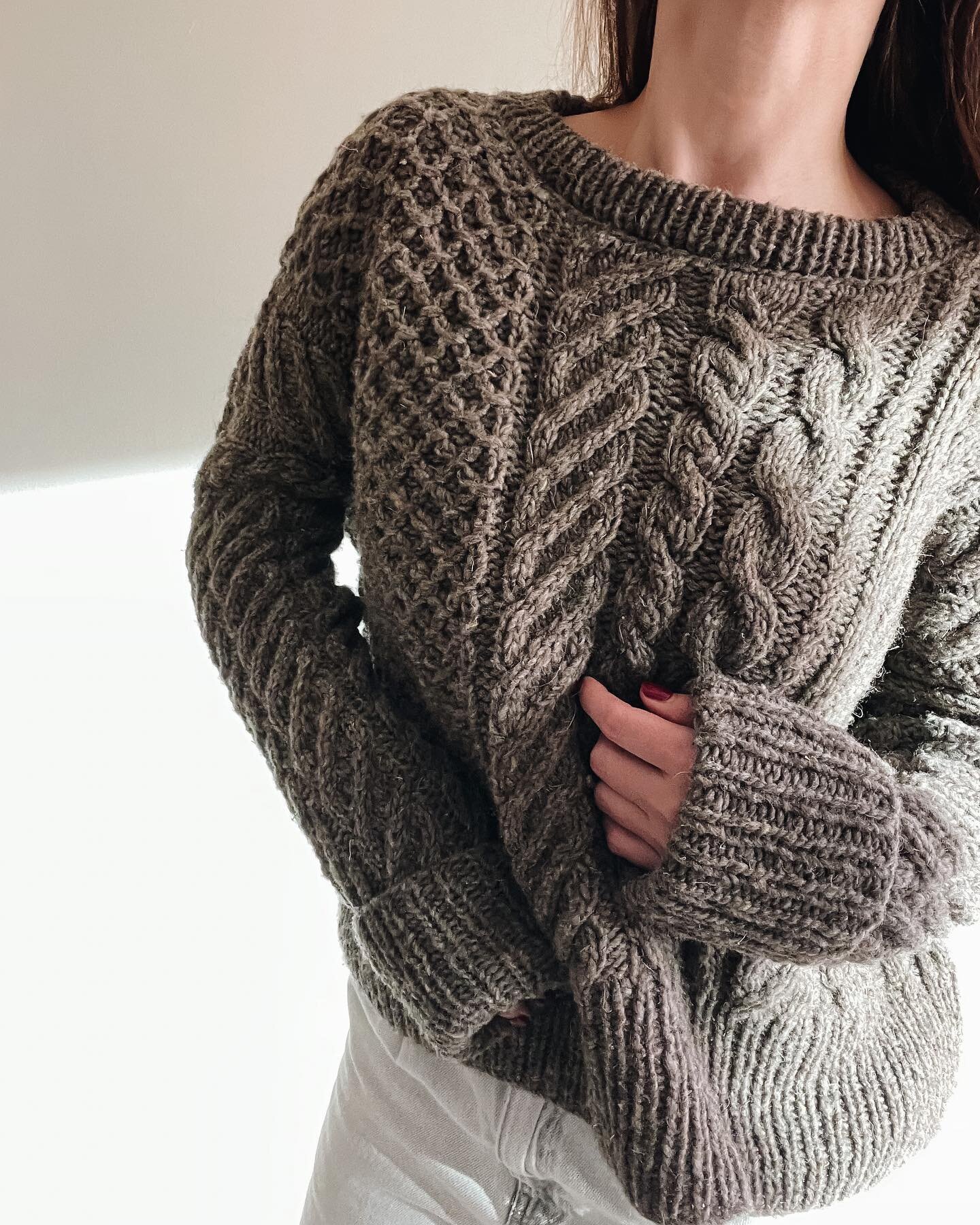 AVB sweater is published 💫 You can find the link to the pattern in my profile! Thank you to all wonderful test knitters for helping with the final pattern draft! #avb_sweater