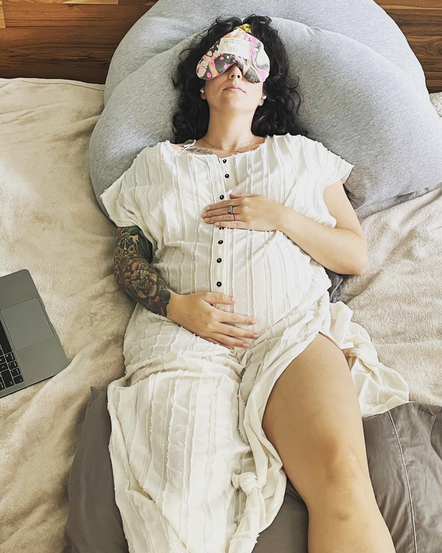 Do not disturb mama during her meditation.

Did you make time to meditate today? 

Ps. This lavender eye mask is luxurious after coming out of the freezer. 14/10 recommend

#meditation #selfcare #soulcare #meditationteacher #yoganidra #mindfulness #r