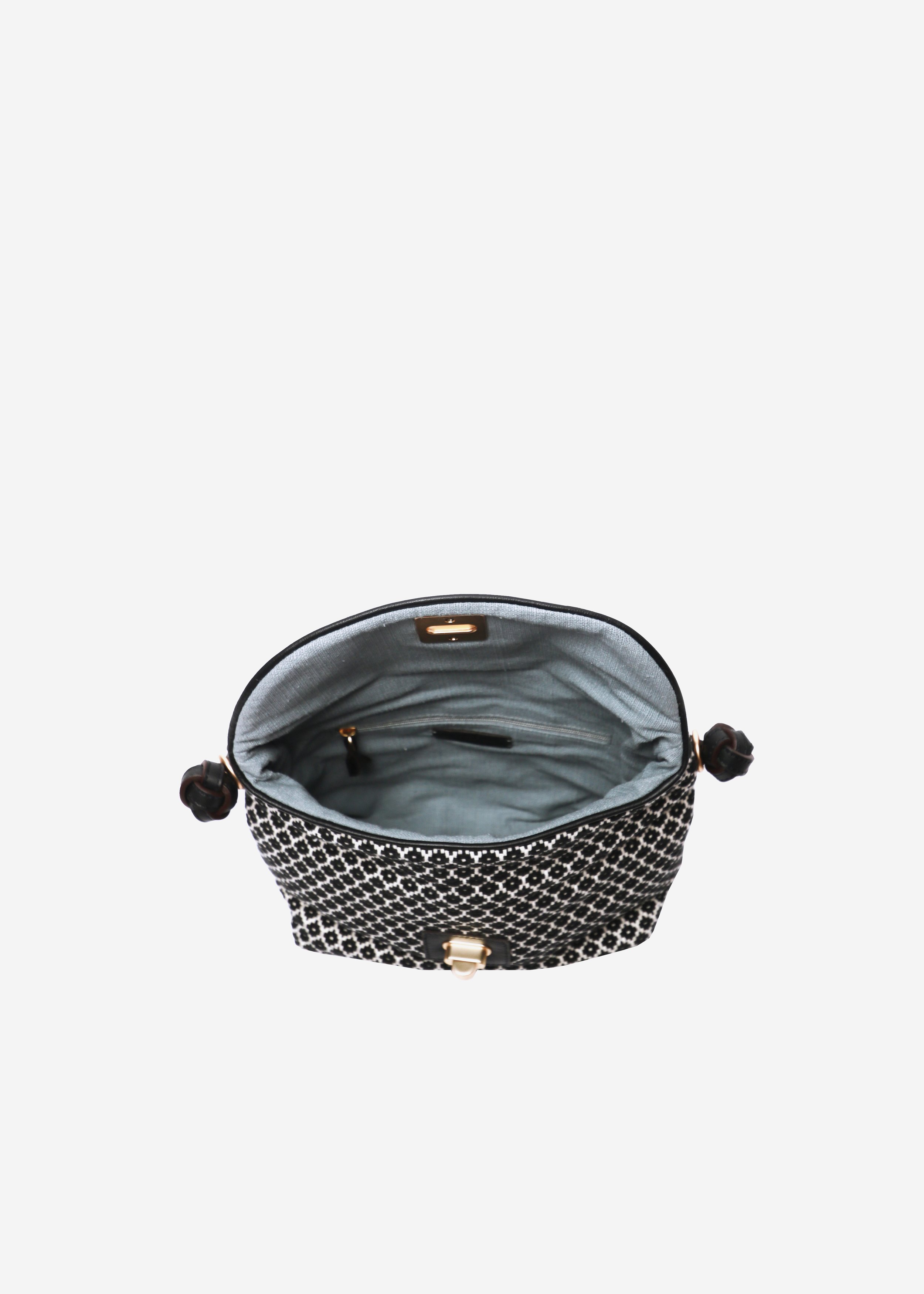 Lyon-Bloom-BlackSesame-Black-Inside.jpg