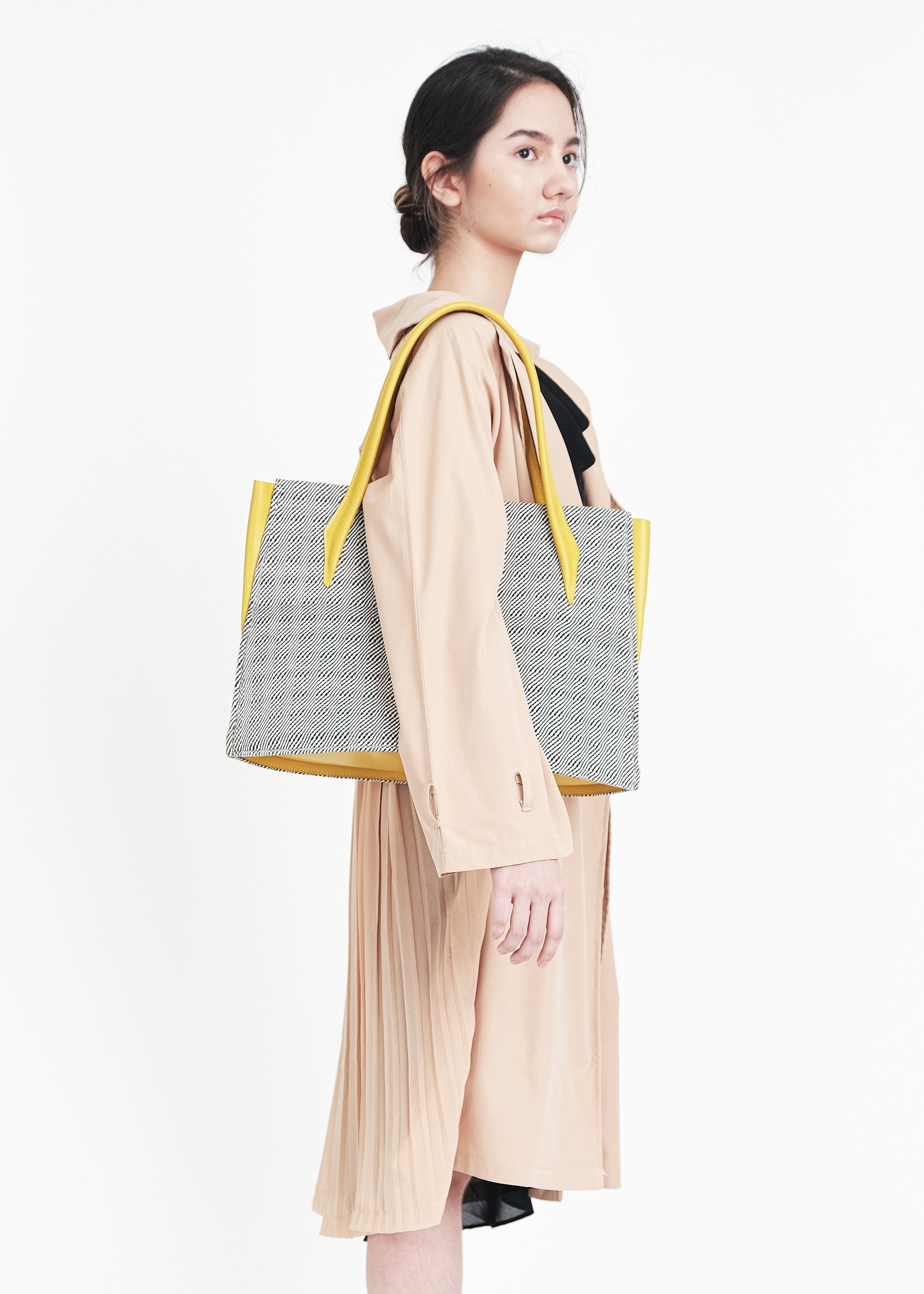 Montreal-Rise-Salt&Pepper-Yellow-Model.jpg