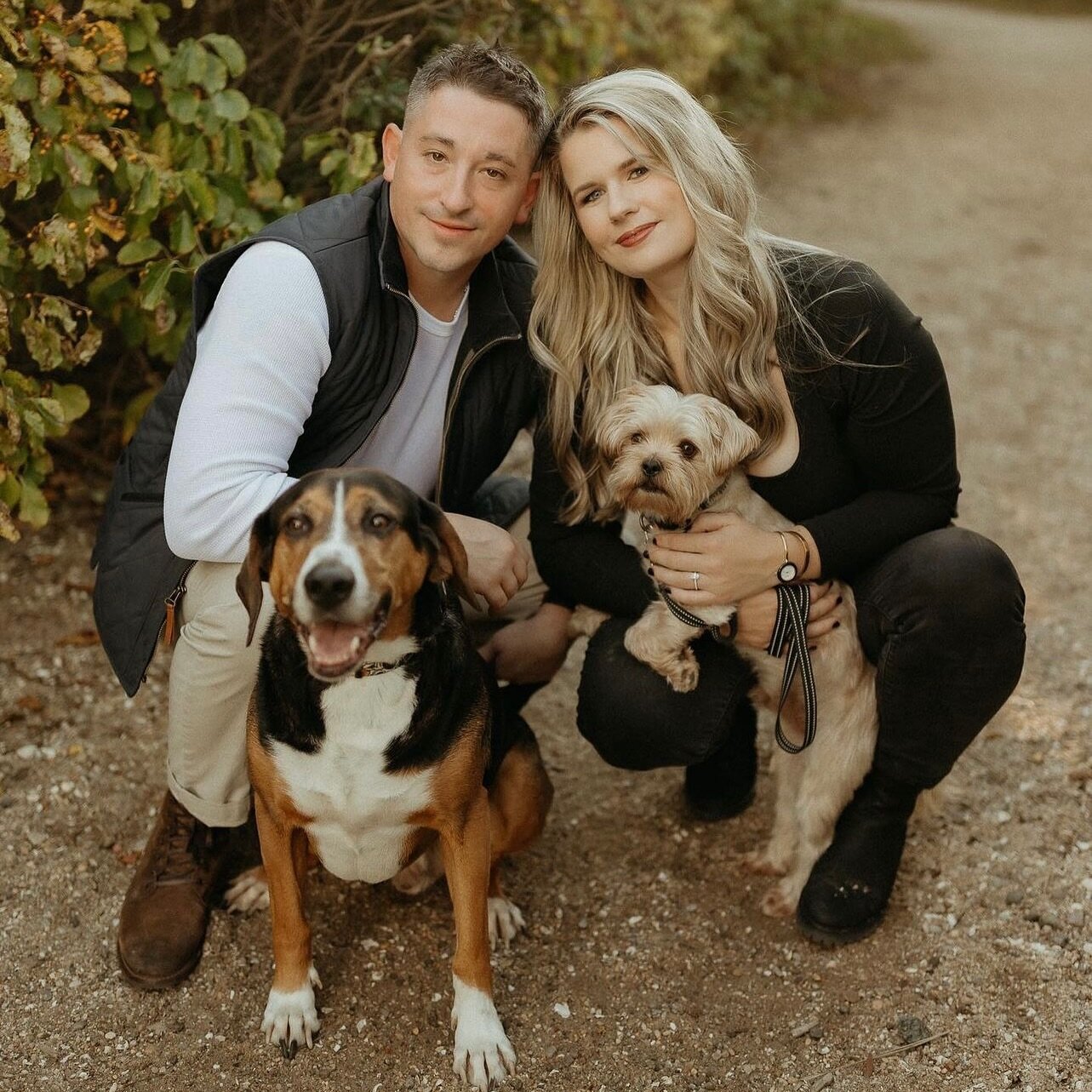 Welcome to the #marriedbyshelleyfam Rudy &amp; Buddy&rsquo;s &ldquo;Paw-Rents&rdquo; Caleigh &amp; Anthony! 
&bull;
🐾 Can&rsquo;t wait to hear more about your L❤️VE STORY and the adventures you&rsquo;ve had so far with these adorable tail waggers ! 