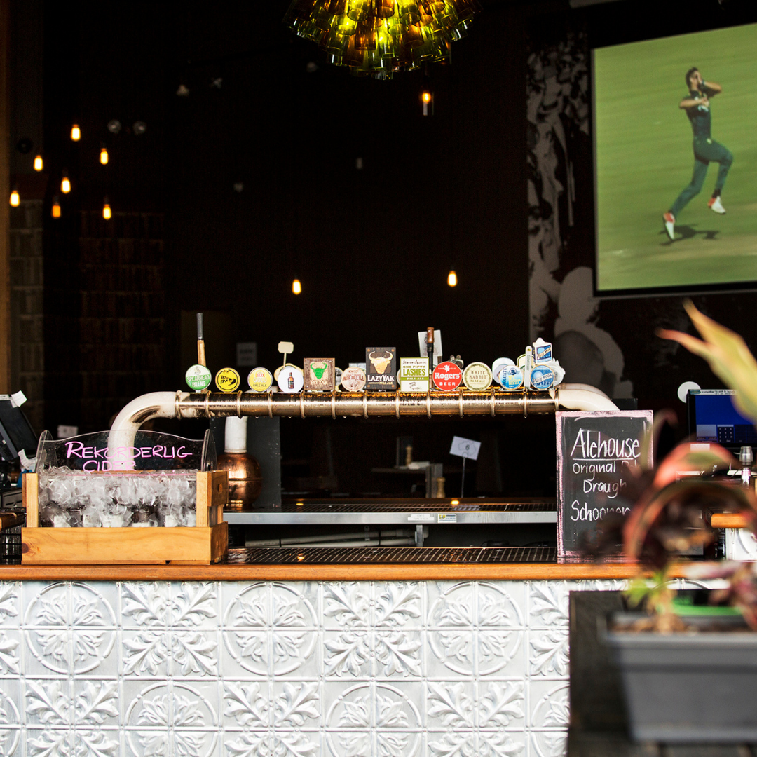 Dining — Yamanto Tavern, Yamanto, QLD