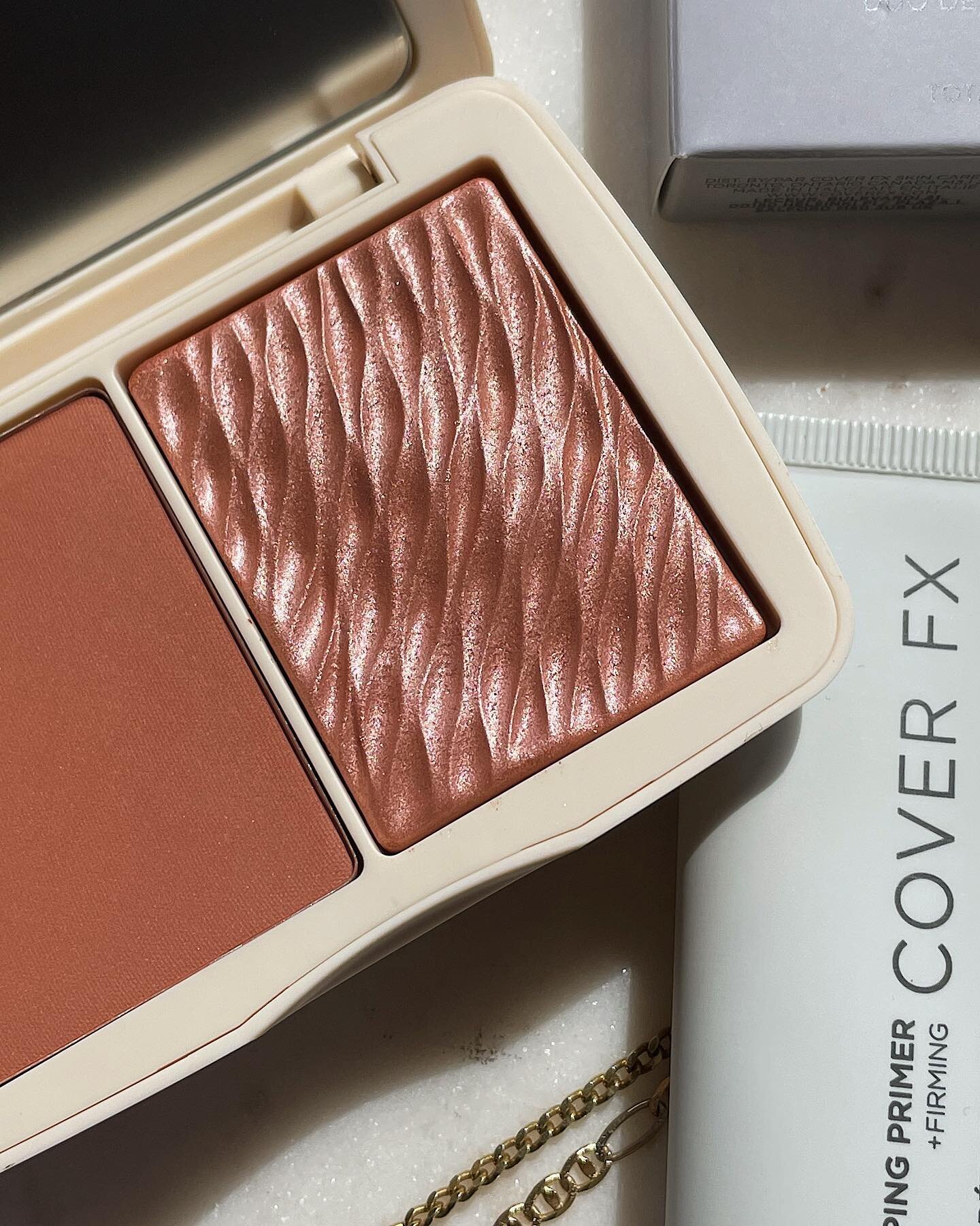 tell me this isn&rsquo;t the prettiest blush duo you&rsquo;ve ever seen!! i&rsquo;ve been testing out the @coverfx monochromatic blush duo in warm honey &amp; their gripping primer.

I don&rsquo;t want to speak on the primer just yet because I haven&