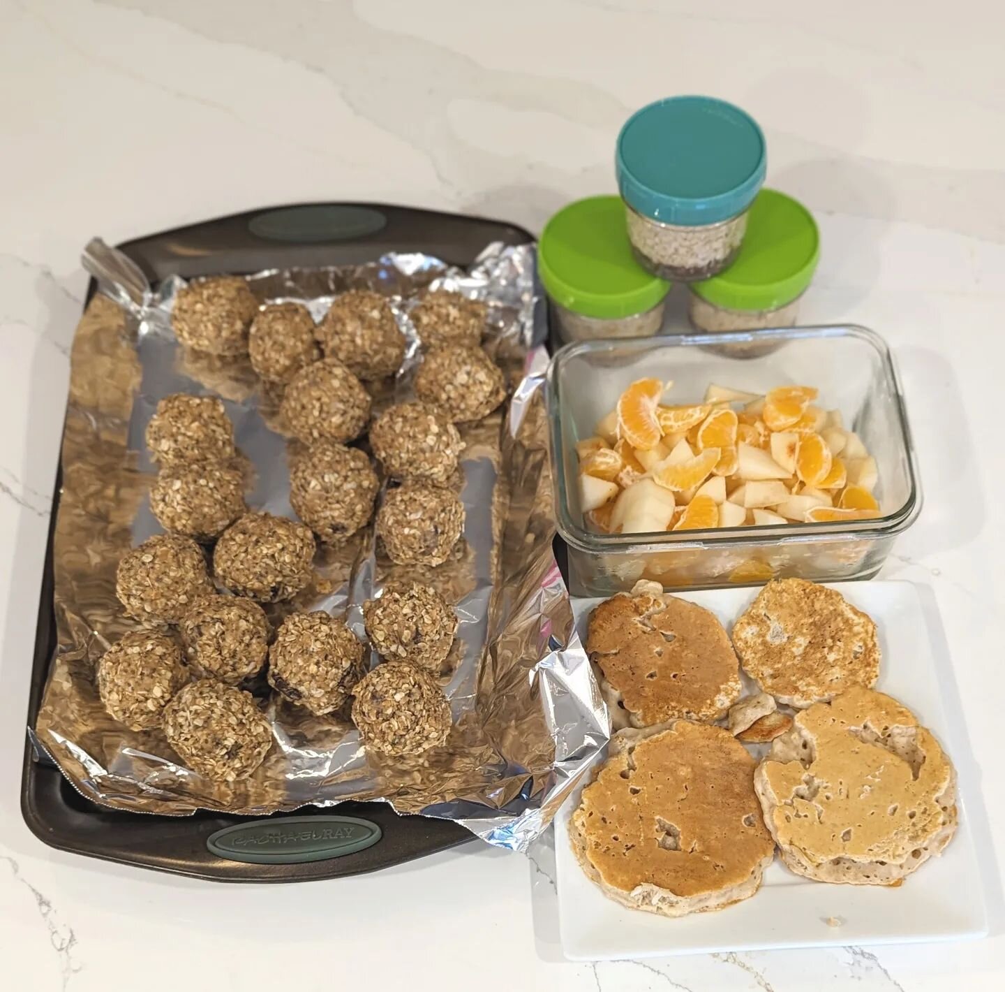 Another food prep day!

Today we had some extra pears left over. So we steamed them up and made some coconut/pear overnight oats and pear/cinnamon pancakes. I also made the fan favorite 'Oat Energy Balls'. They are ALWAYS a hit!

#postpartumdoula #po