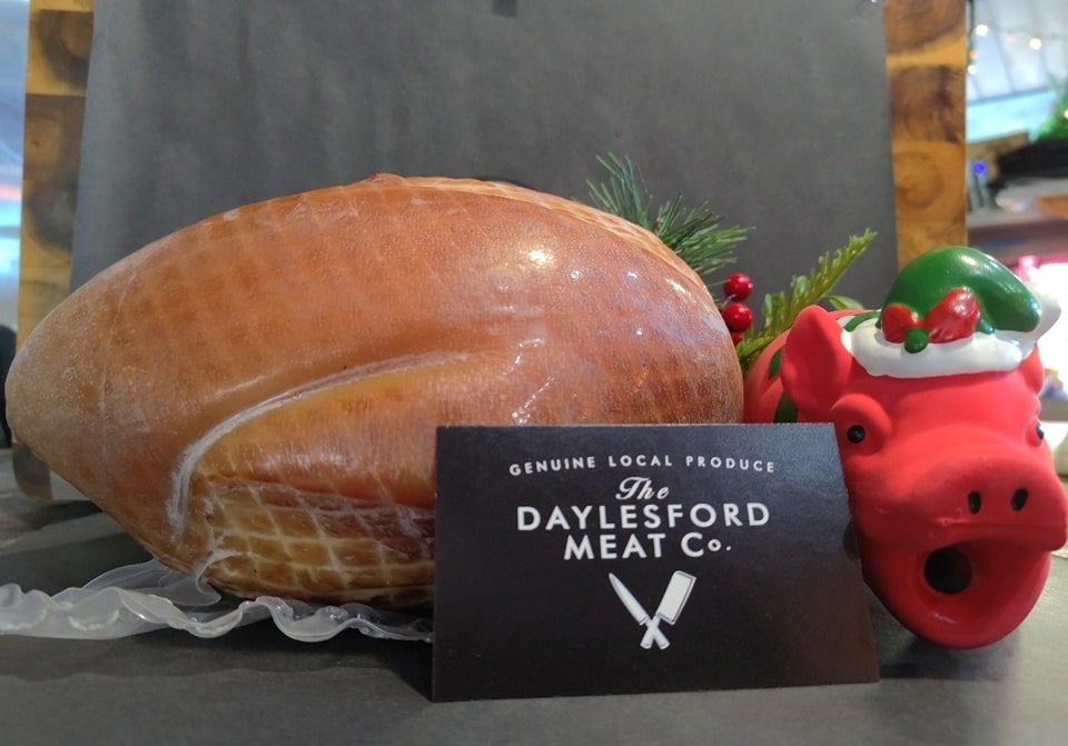 Xmas pig has travelled down to Oakwood Castlemaine and brought us back some wonderful Xmas hams.

 Available for online and in-store Xmas orders and if you are on the fence come down and try a sample in-store. ⛄🐖 #xmas #christmas #ham #butcher #dayl