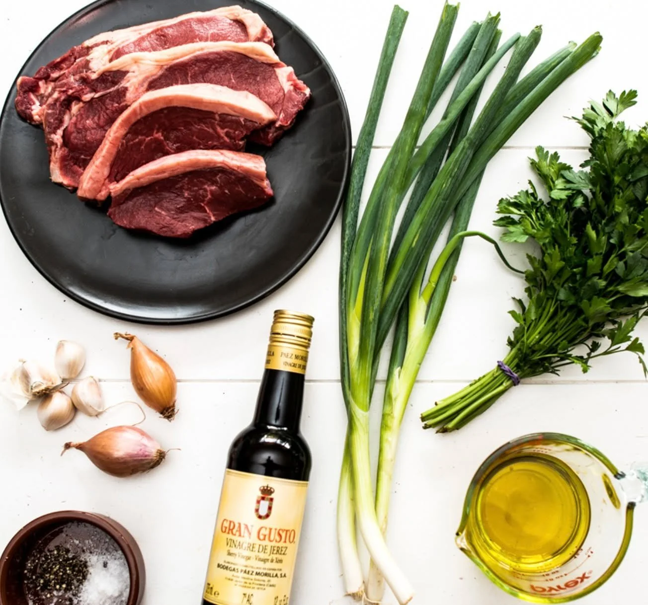 Steak, sauce, and sips 🥩

Host like a hero with this Brazilian-style grilled steak topped with fresh, tangy chimichurri sauce and keep the shiraz flowing.

Ingredients
⁃ 1kg rump cap
⁃  olive oil
⁃  quality salt and freshly ground black pepper
⁃  &f
