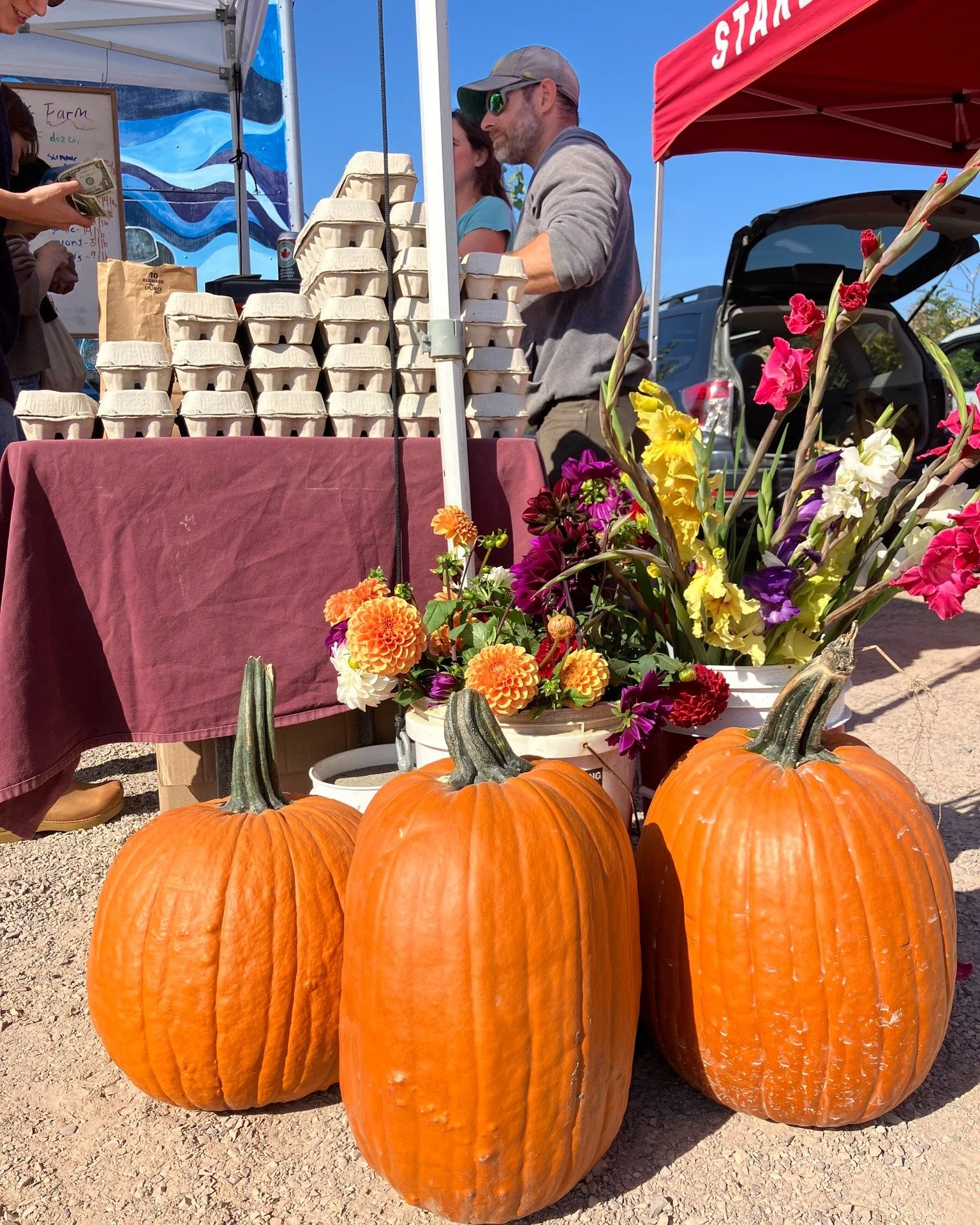 Just three markets left! 🍂 Summer market season is winding down, so don&rsquo;t miss your chance to enjoy crisp fall weather, fresh autumn produce, and good times with the community. Come soak it in while it lasts. See you tomorrow! 9am&ndash;2pm at