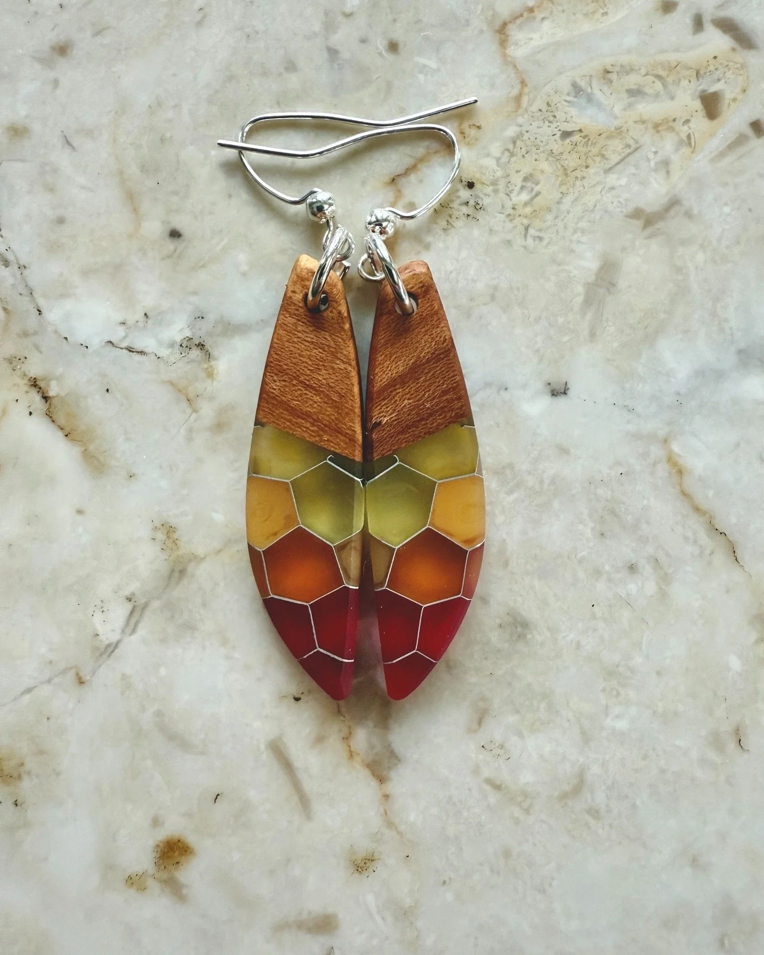 If you were at the market last weekend,  you may have had the pleasure of meeting @vermontwoodcompany!

Vermont Wood Co is a northern Vermont based design company blending the aesthetics of Sea Glass and Stained Glass into a lightweight everyday jewe