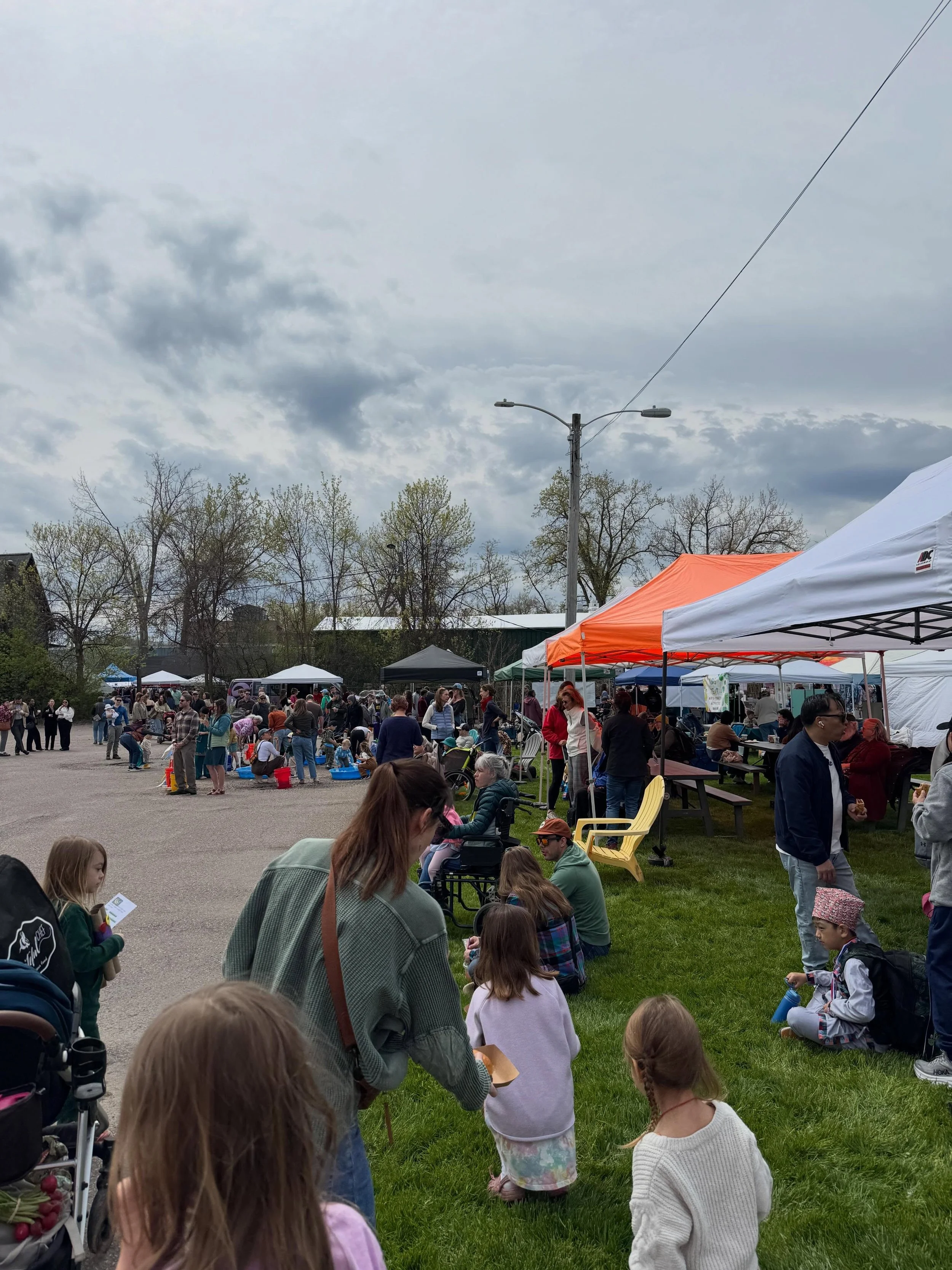 Wow. What an opening day! Thousands of you showed up to kick off the season, the sun was out, music by @vermontfolklife was hopping, and the vibes were high! This market team barely had time to take photos but we&rsquo;re so grateful to everyone who 