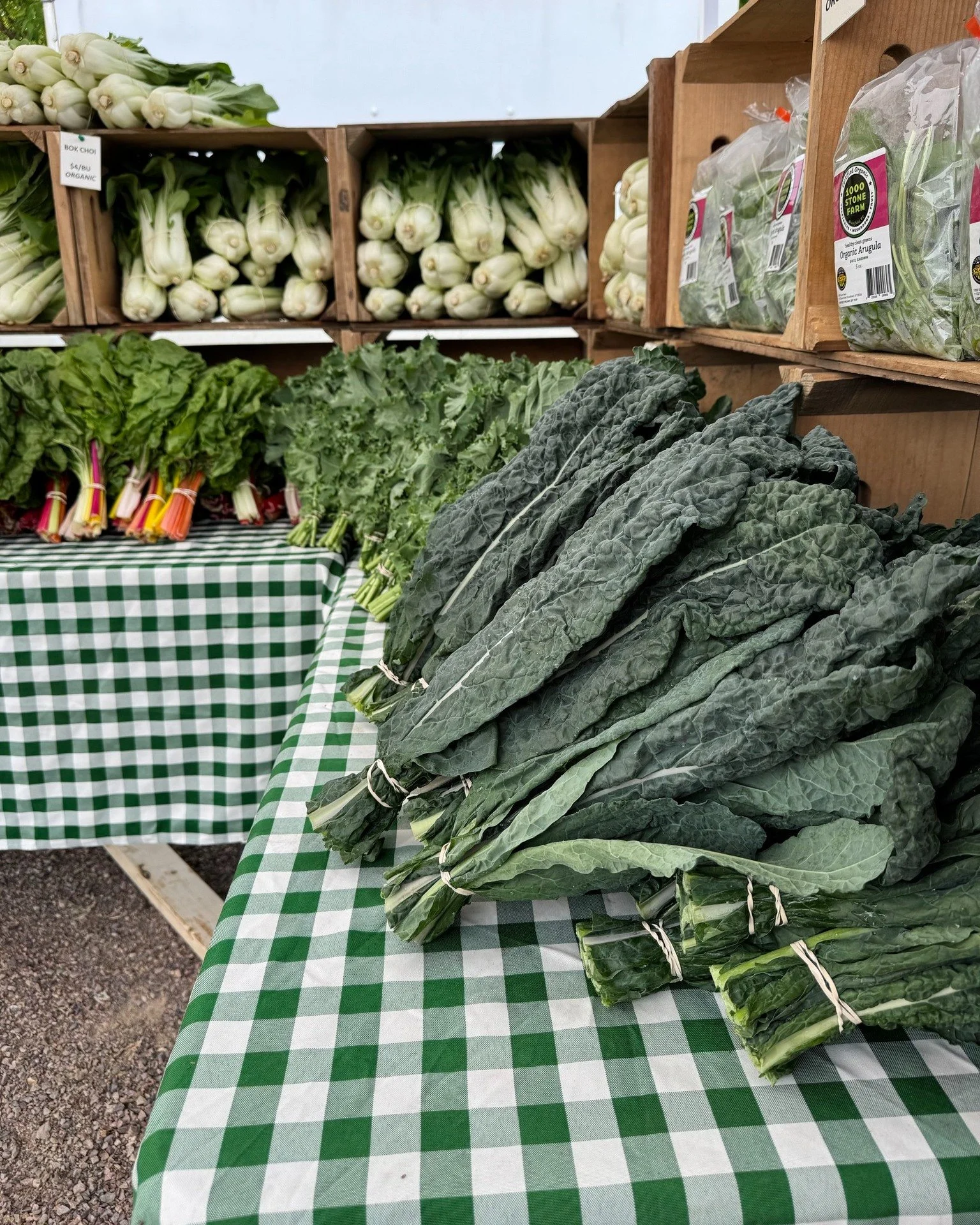 Hands up if you're as pumped as we are for another market weekend! 🤗✋ 

Rain or shine we'll see you Saturday at 345 Pine St from 9am-2pm. We'll have music from @tbisson55 plus the talented @joe__something. Add on the freshest produce in all of Burli